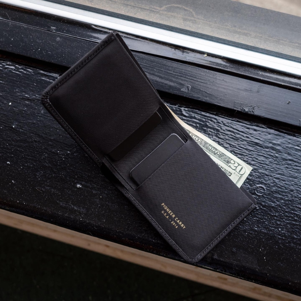 Pioneer | The Flyfold 經典錢包  - 彈黑