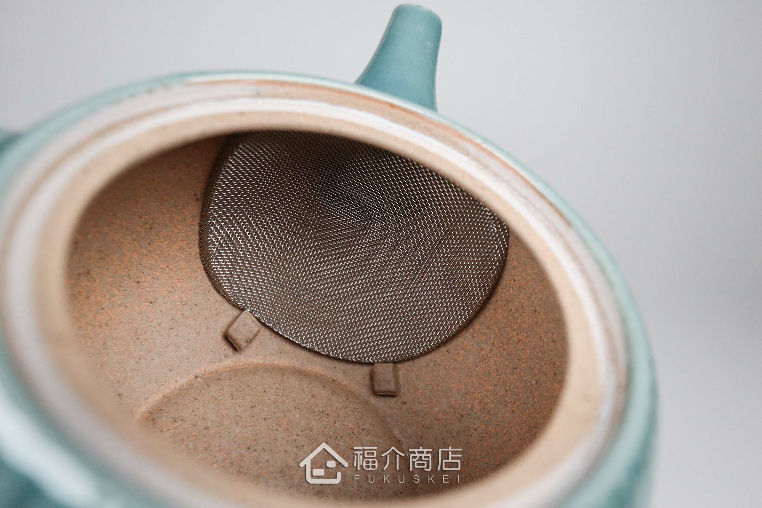 泡茶用的海洋藍色飛鉋造型日本陶壺