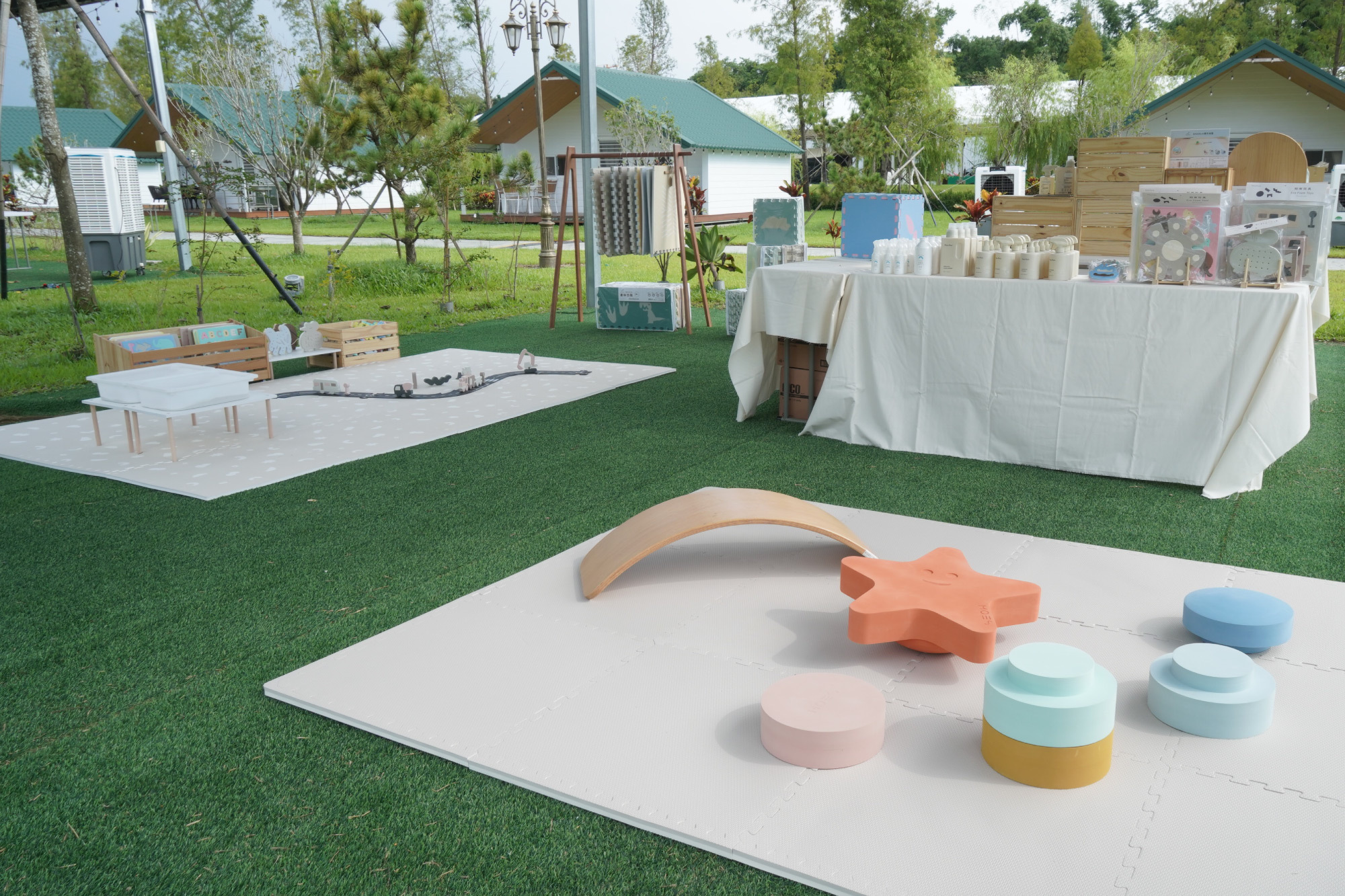 這是一張小森活市集的攤位照片