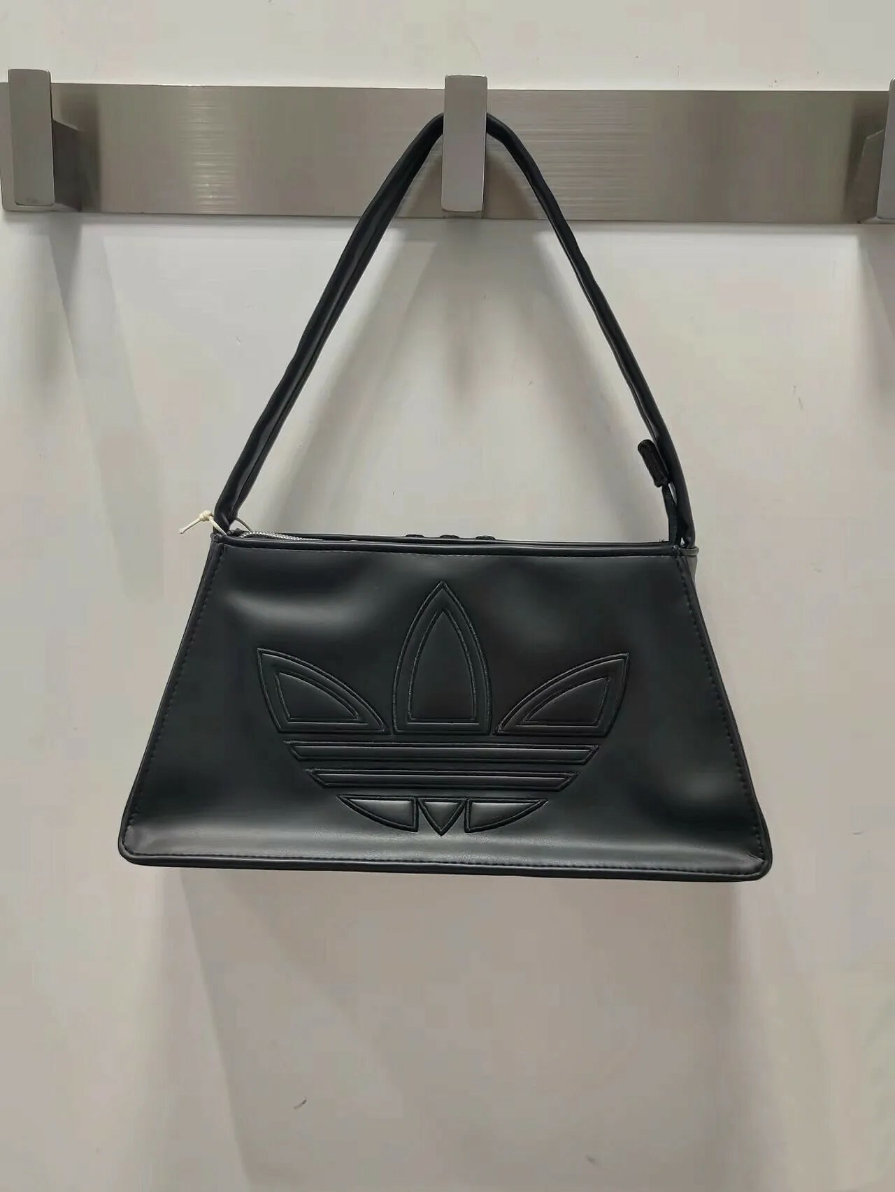 Adidas Originals 三葉草 腋下包 肩背包 IY4057