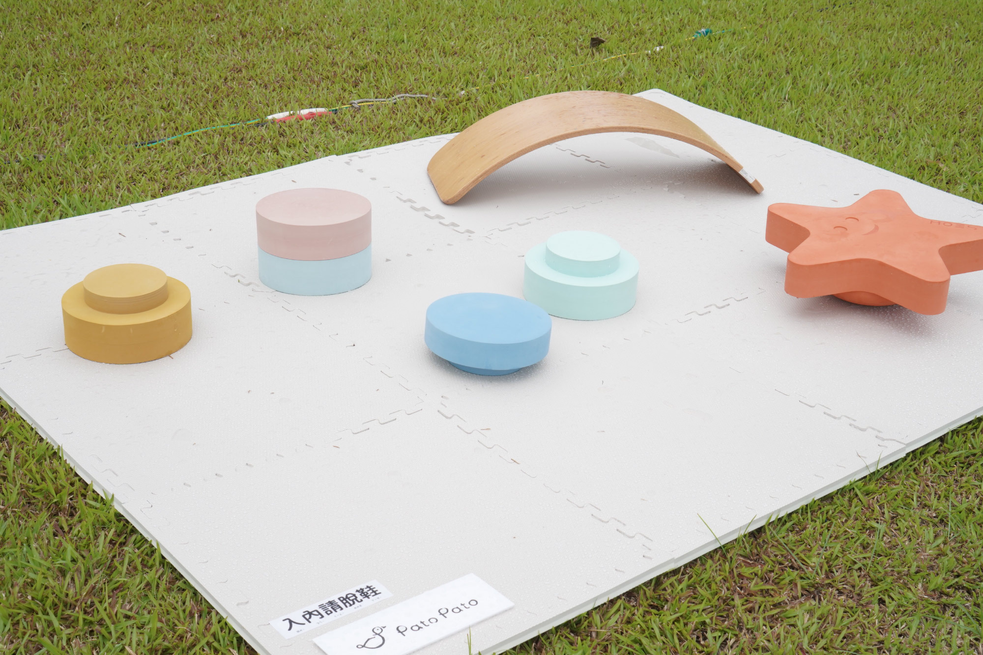 這是一張知育玩具體驗遊戲區的照片