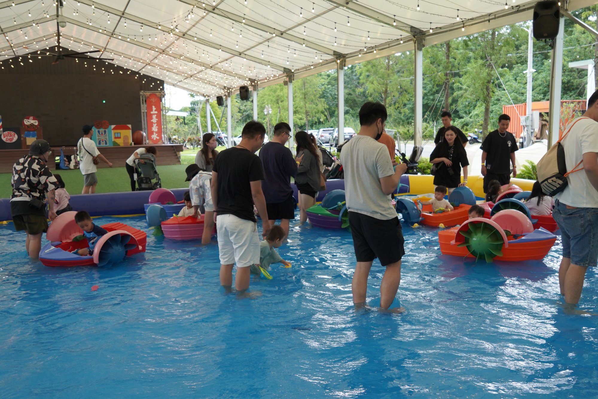 這是一張兒童職業體驗區的照片