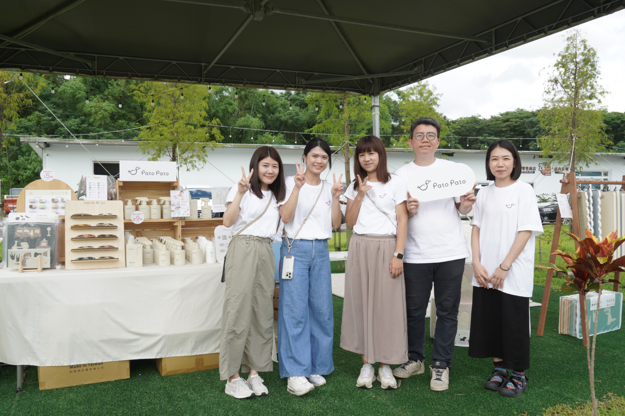 這是一張 Pato Pato 工作人員的照片