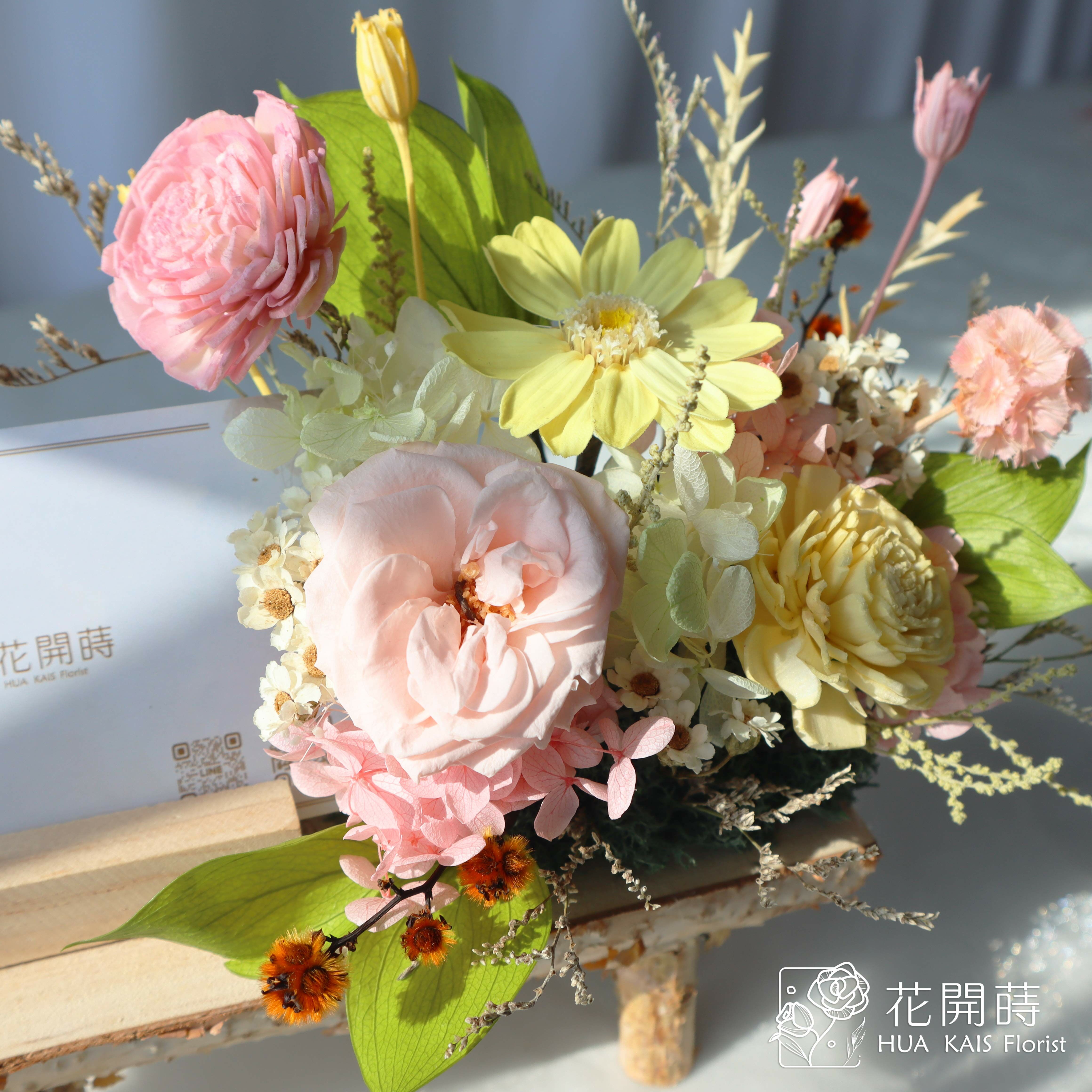 永生桌花|小太陽木頭名片座|開幕賀禮|新居賀禮|母親節禮物|永生花禮|開幕桌花|畢業禮物|生日禮物