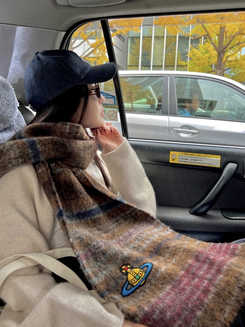 Vivienne Westwood 條紋羊毛土星頸巾圍巾