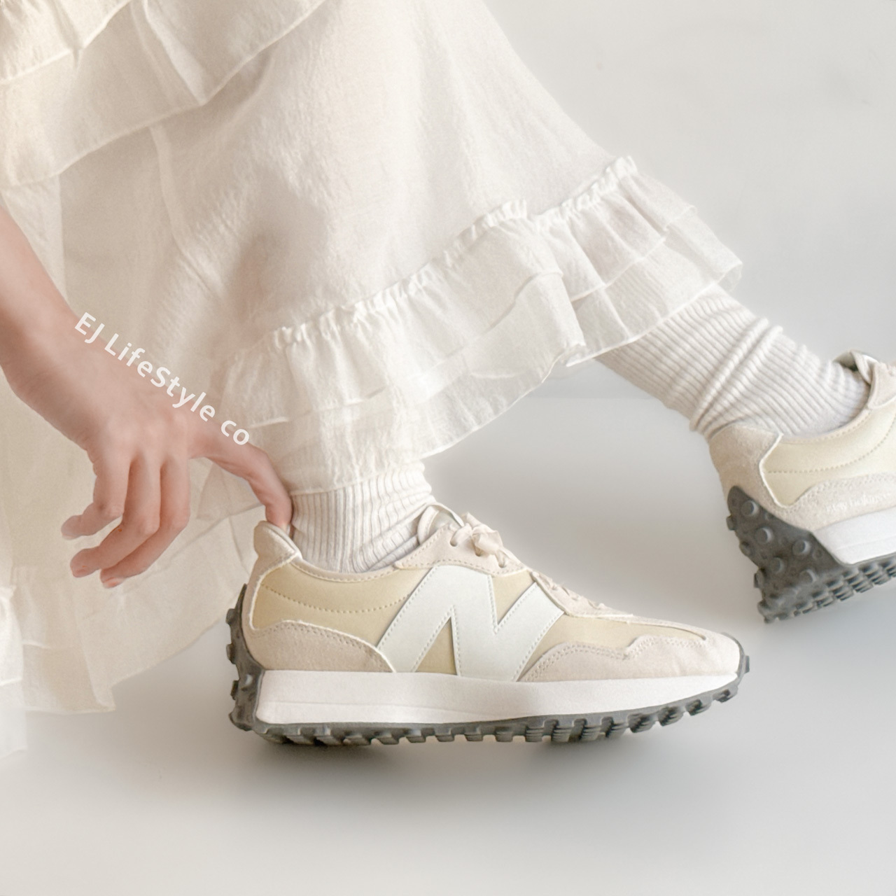 NEW BALANCE 327 NB 327 奶茶杏 珠光亮面 麂皮 奶茶 灰底 女鞋 WS327MO / 調貨