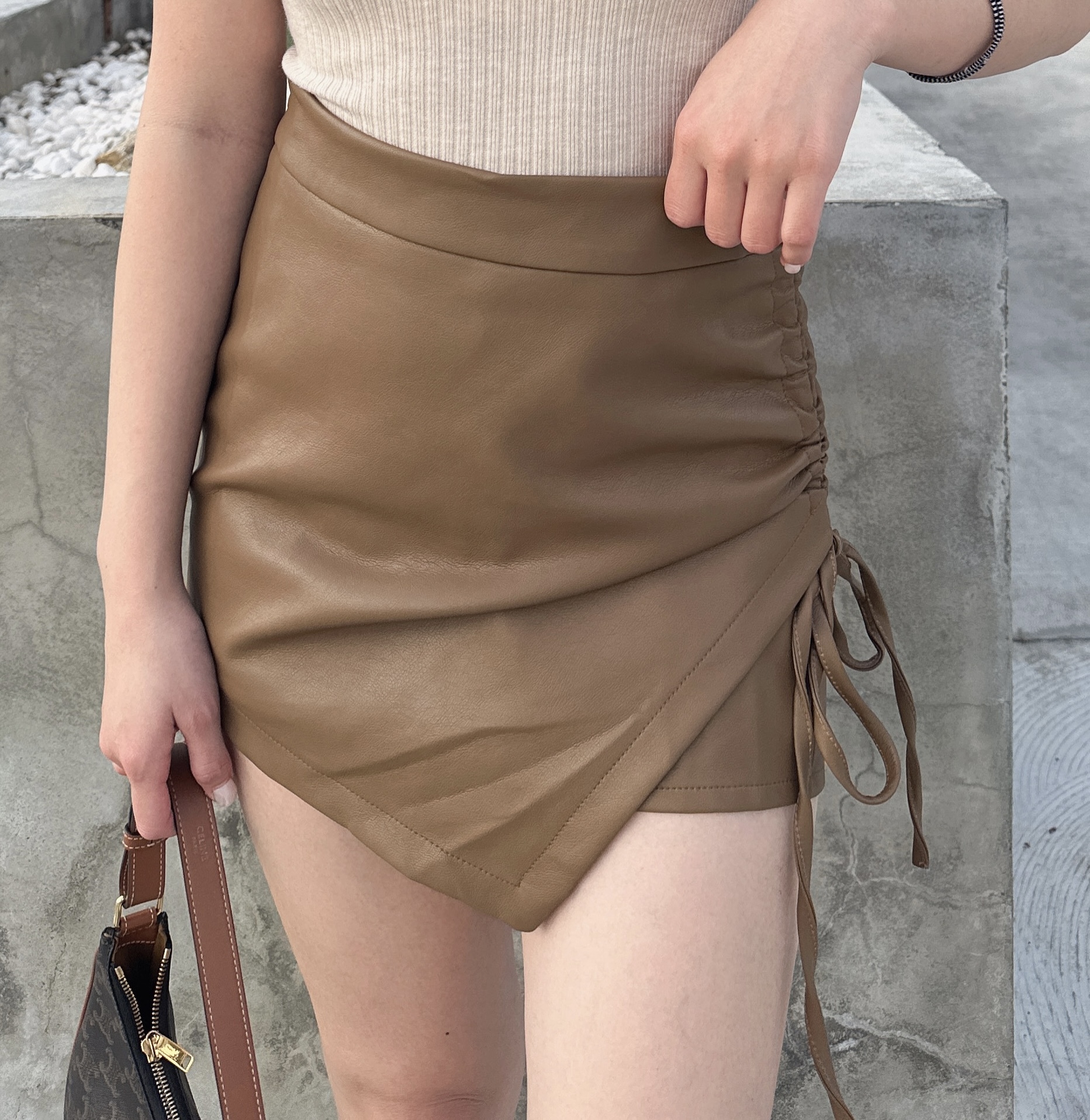 不規則抽繩皮短裙