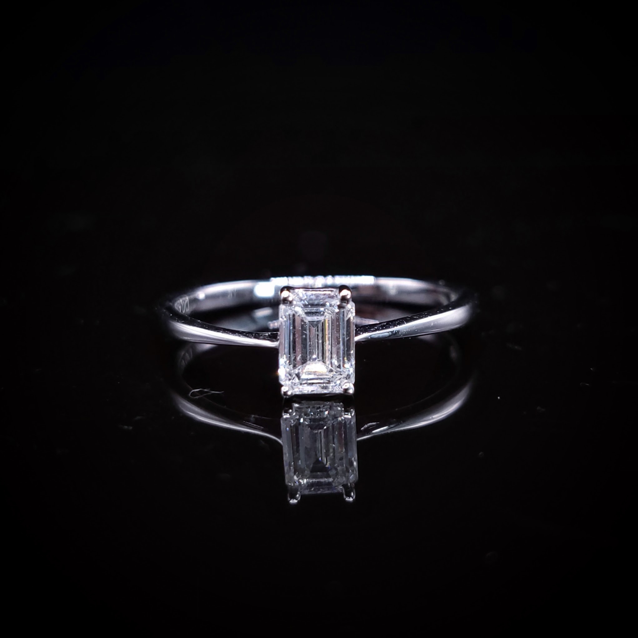 18K White Gold 0.43ct Emerald Cut Diamond Ring