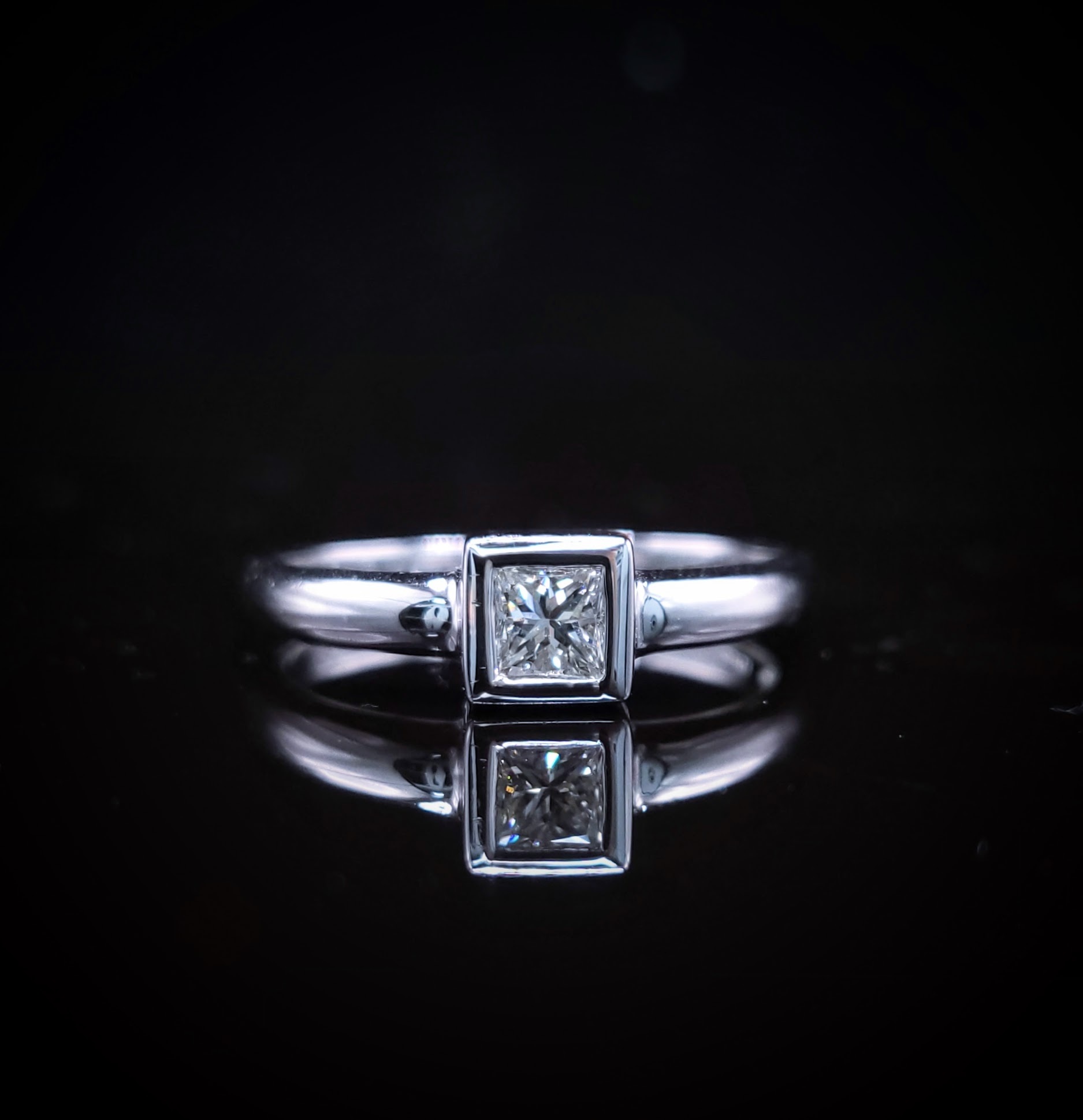 18K White Gold 0.22ct Princess Cut Diamond Ring