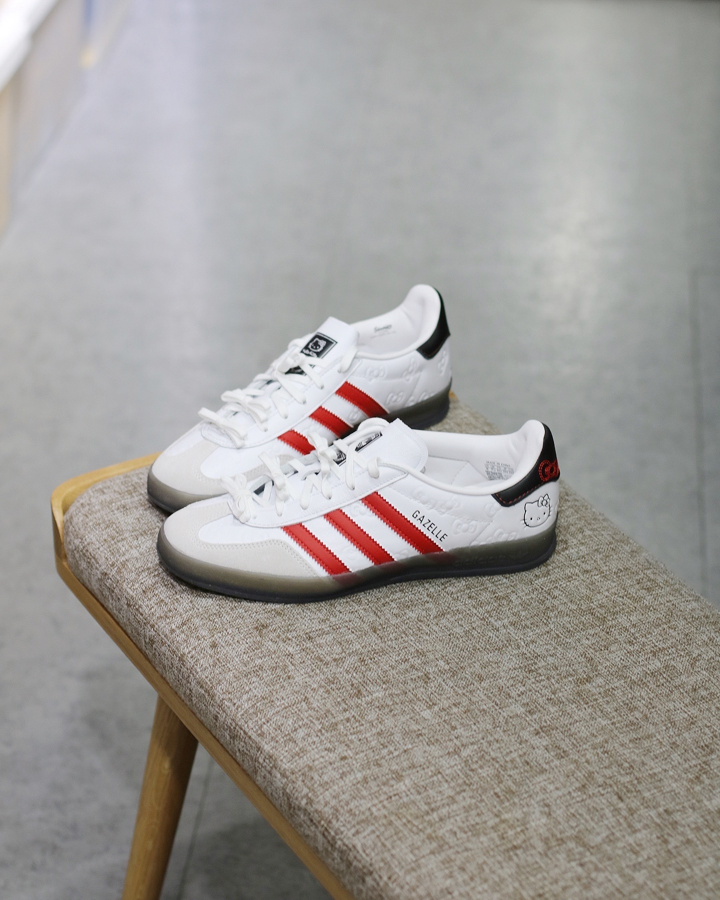 ADIDAS GAZELLE INDOOR Hello Kitty 聯名50週年限定 II0013