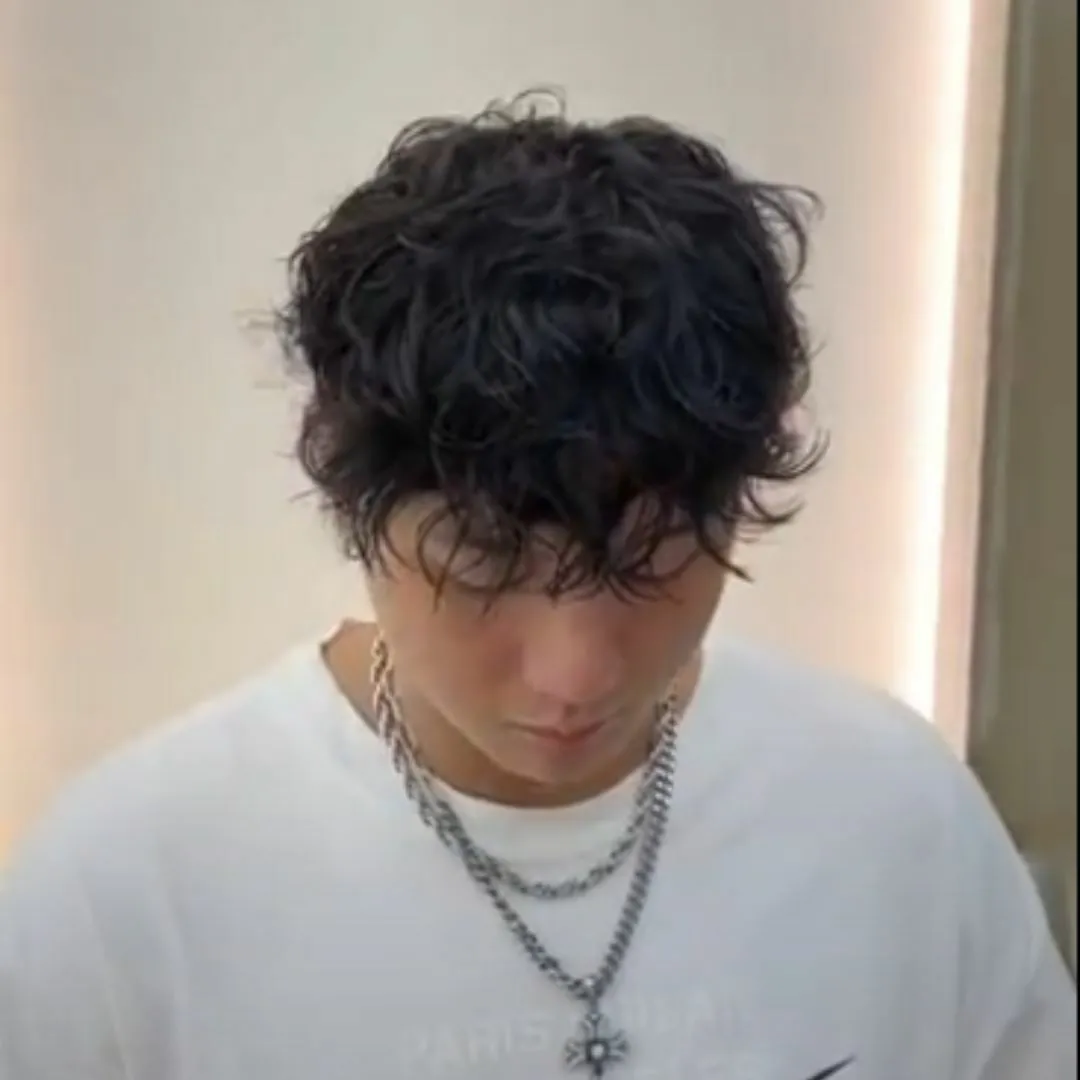 YP's work showcases the unique "Leslie Wool Curl"