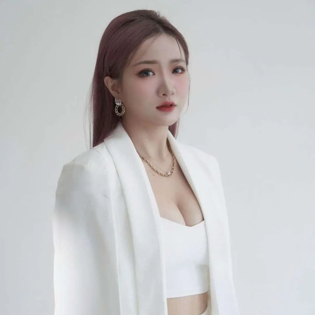 NC2 Tucheng Branch Hairstylist Yuri