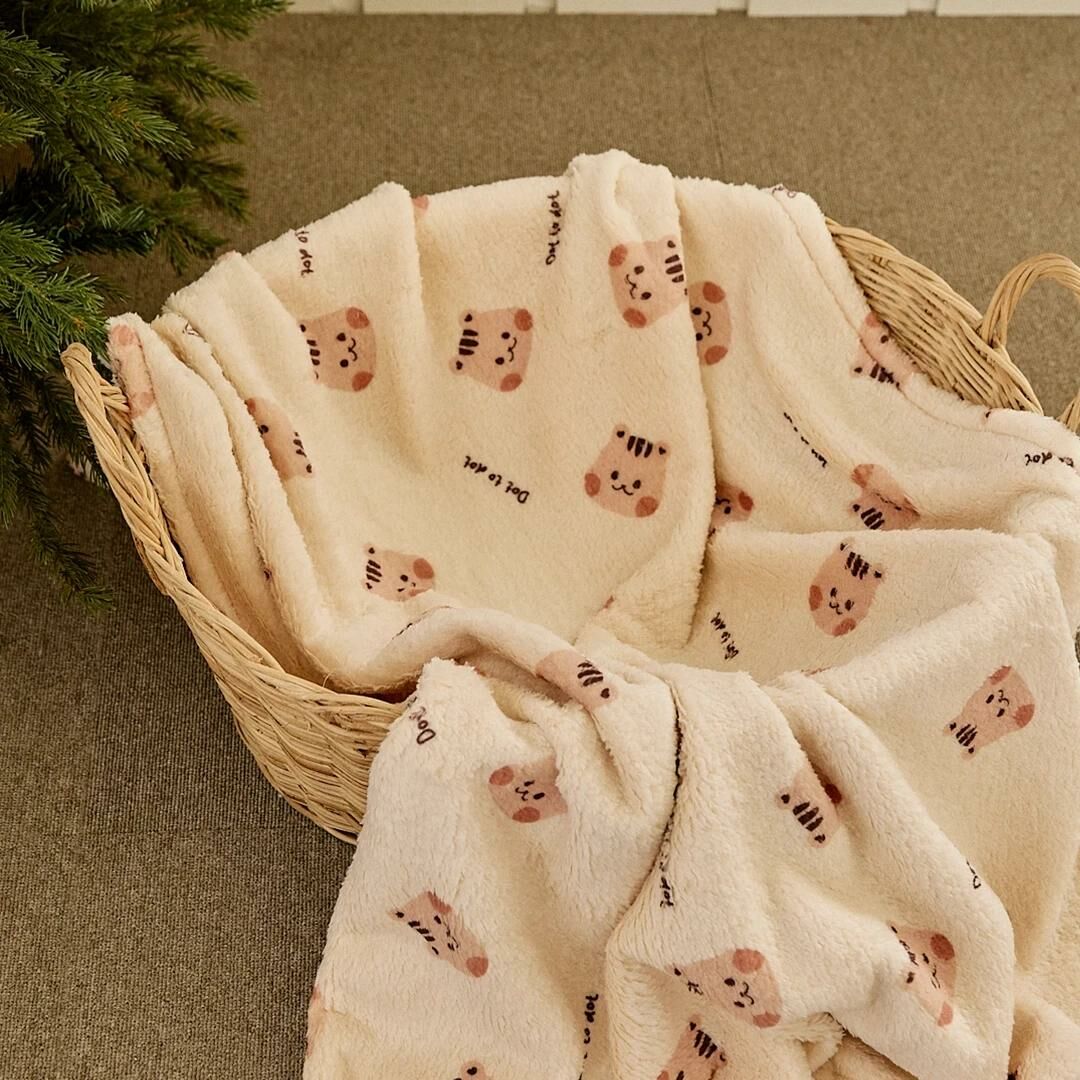 24FW DTD玩轉人物Cream系列-熱絨保暖蓋毯