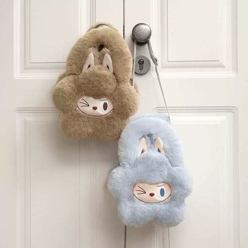 POP MART 泡泡瑪特 THE MONSTERS 經典系列 拉布布 LABUBU 絨毛 花朵造型 手提包 斜背包 -泡泡瑪特城市樂園