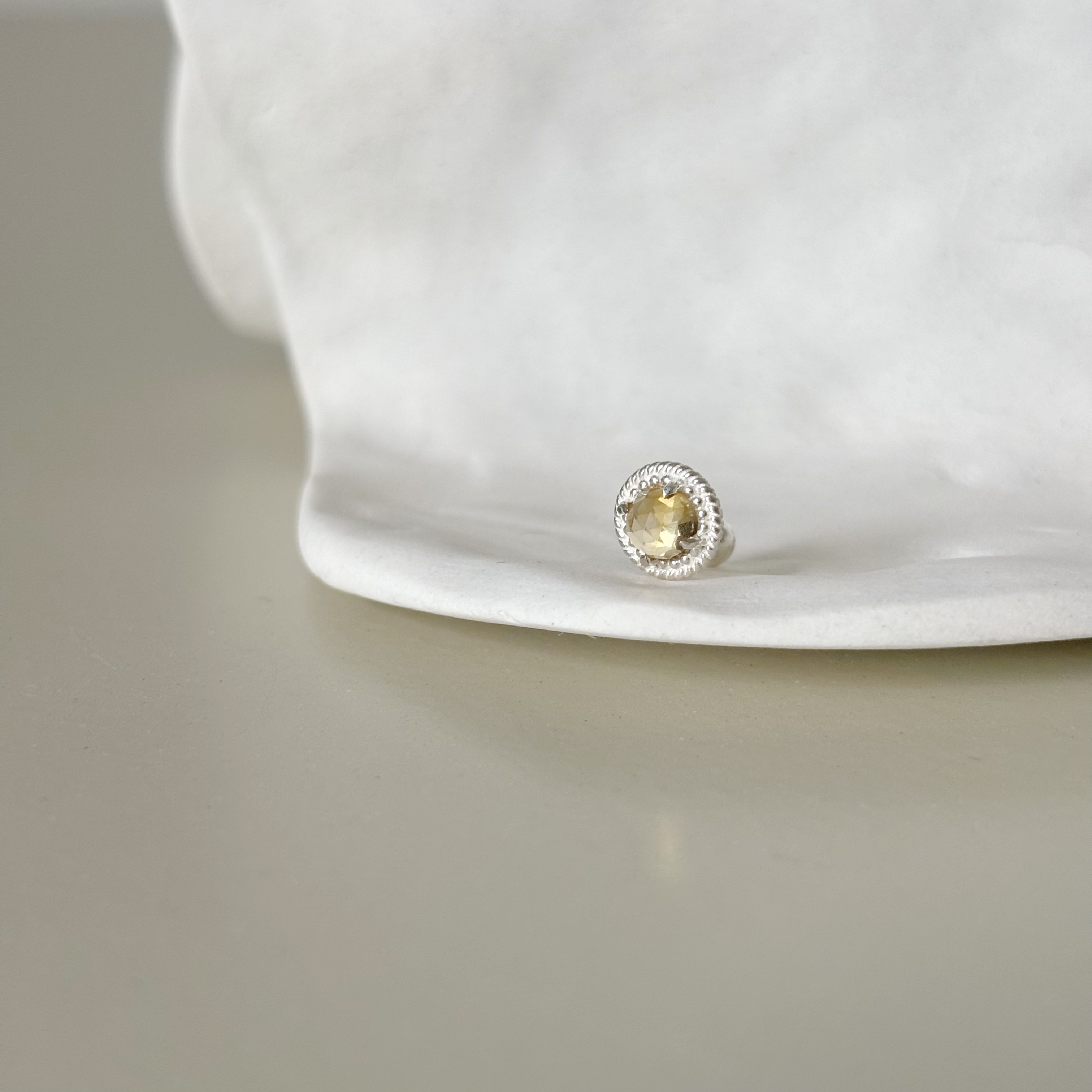 大滾邊黃水晶轉珠耳環