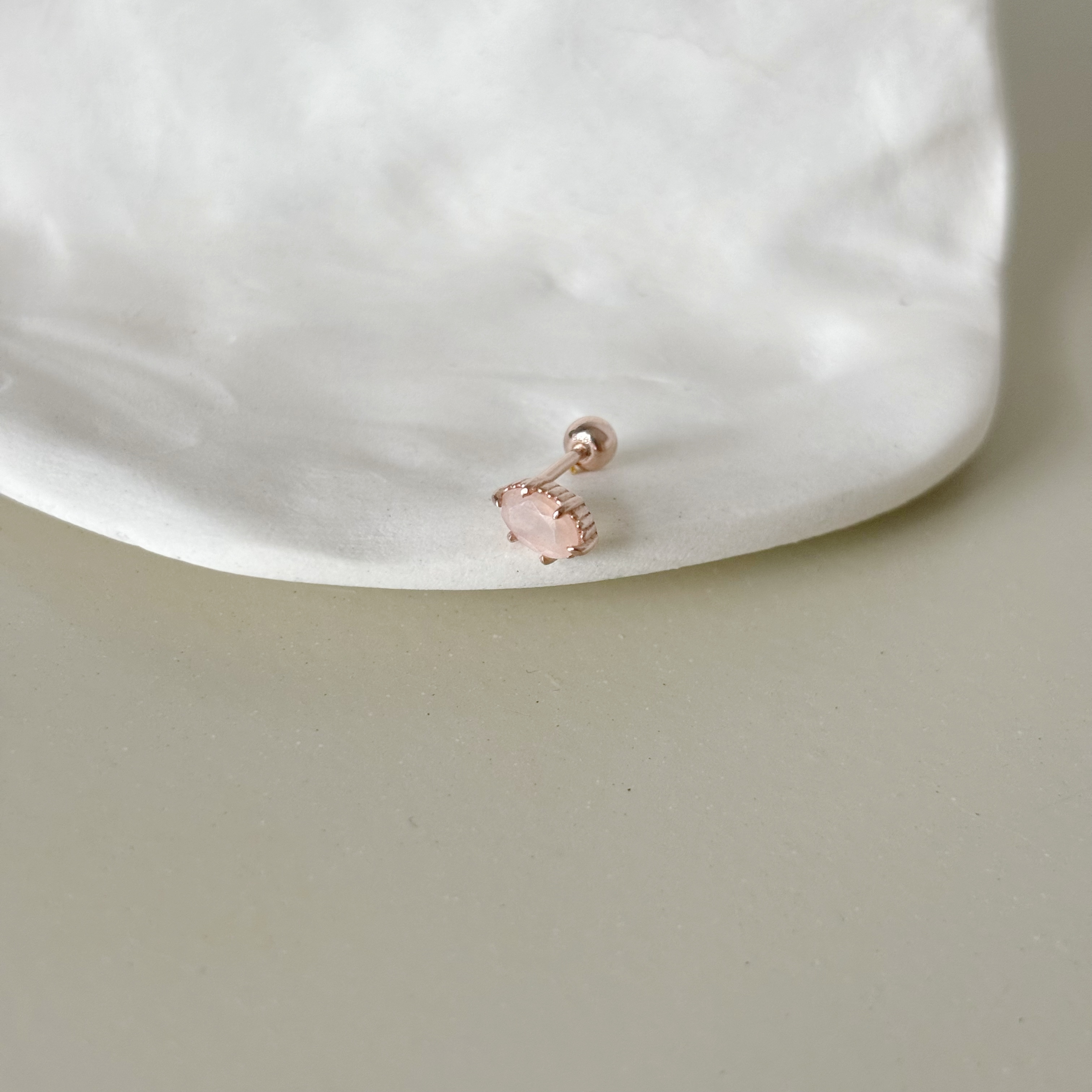 六爪橢圓蜜桃月光轉珠耳環