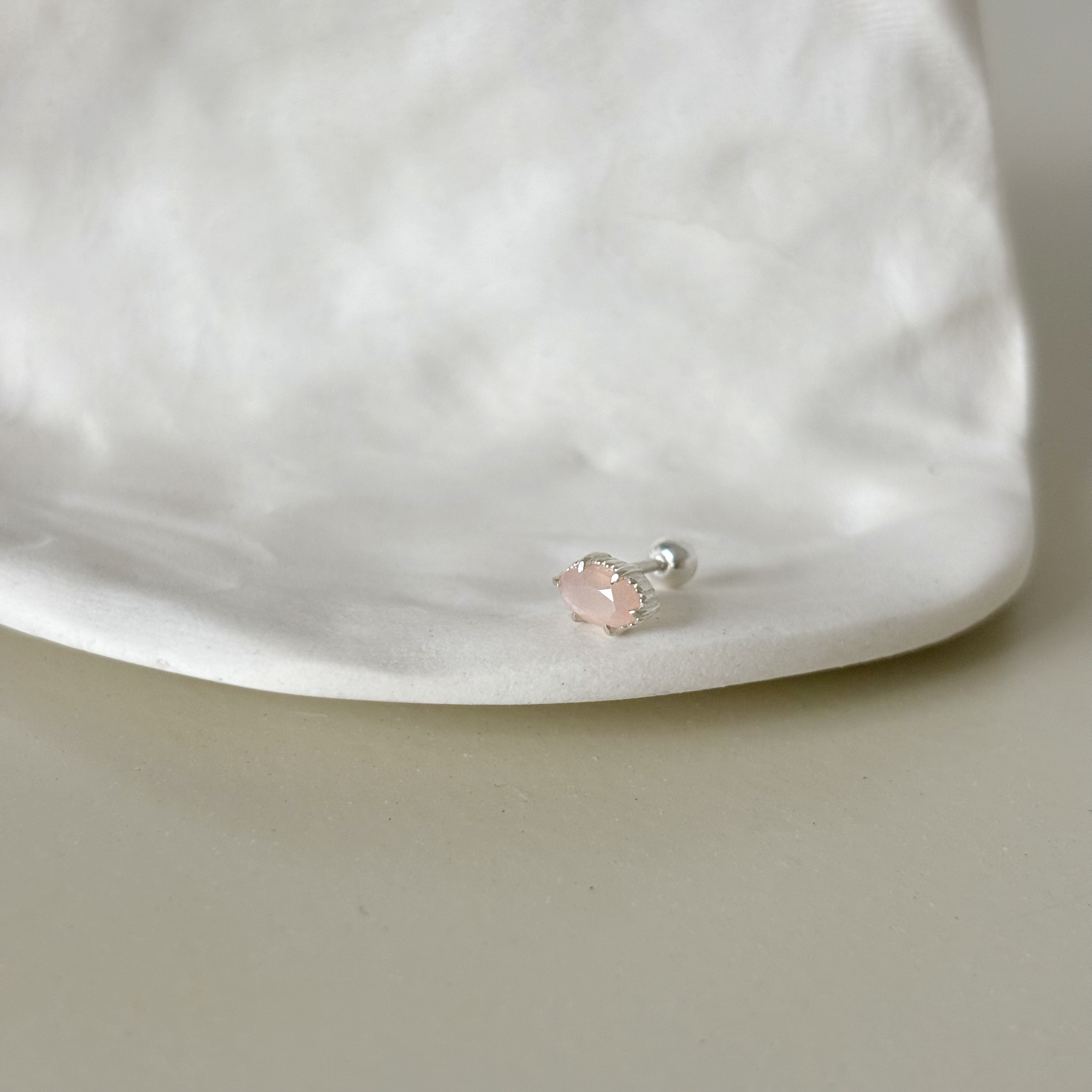 六爪橢圓蜜桃月光轉珠耳環