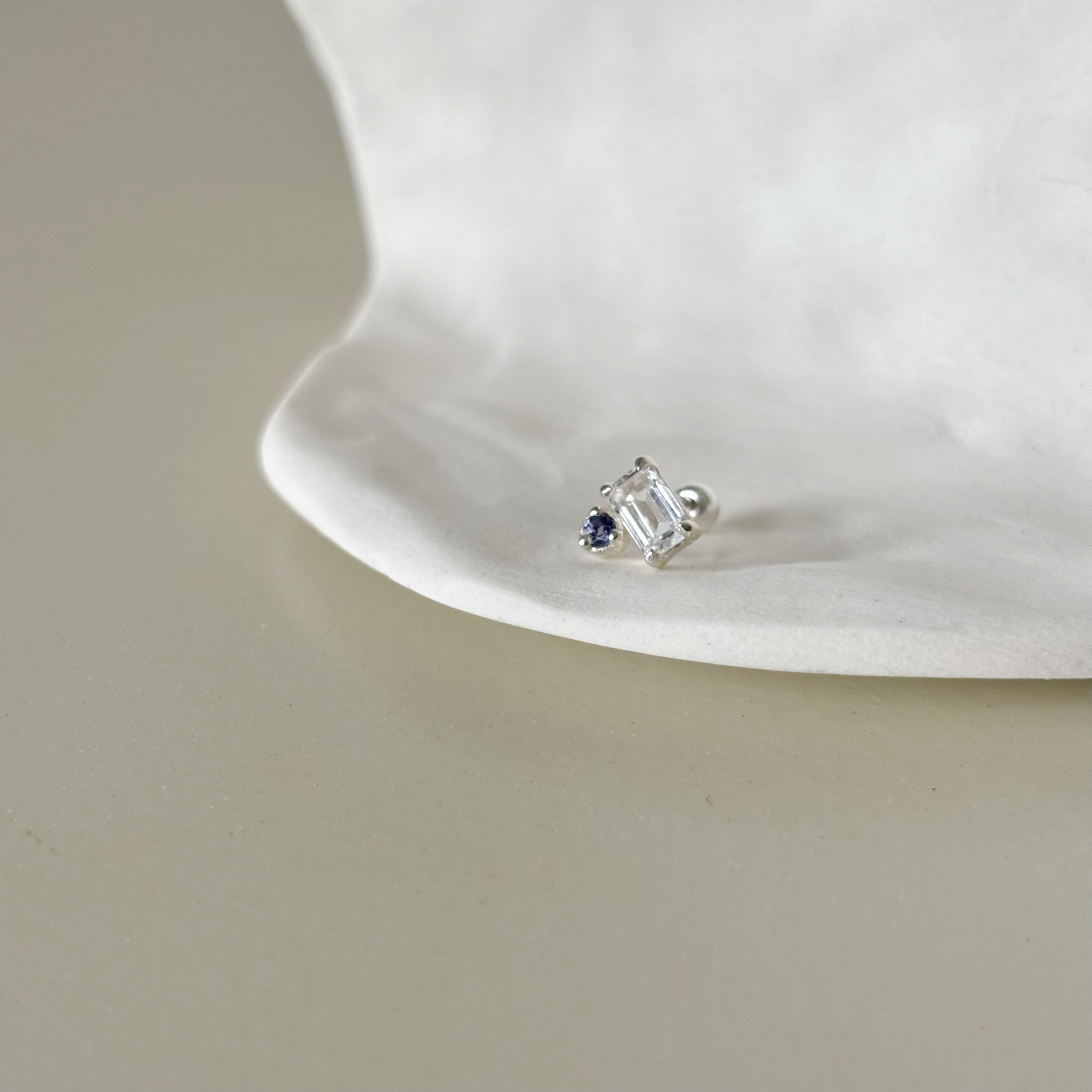 長方白水晶菫青石轉珠耳環