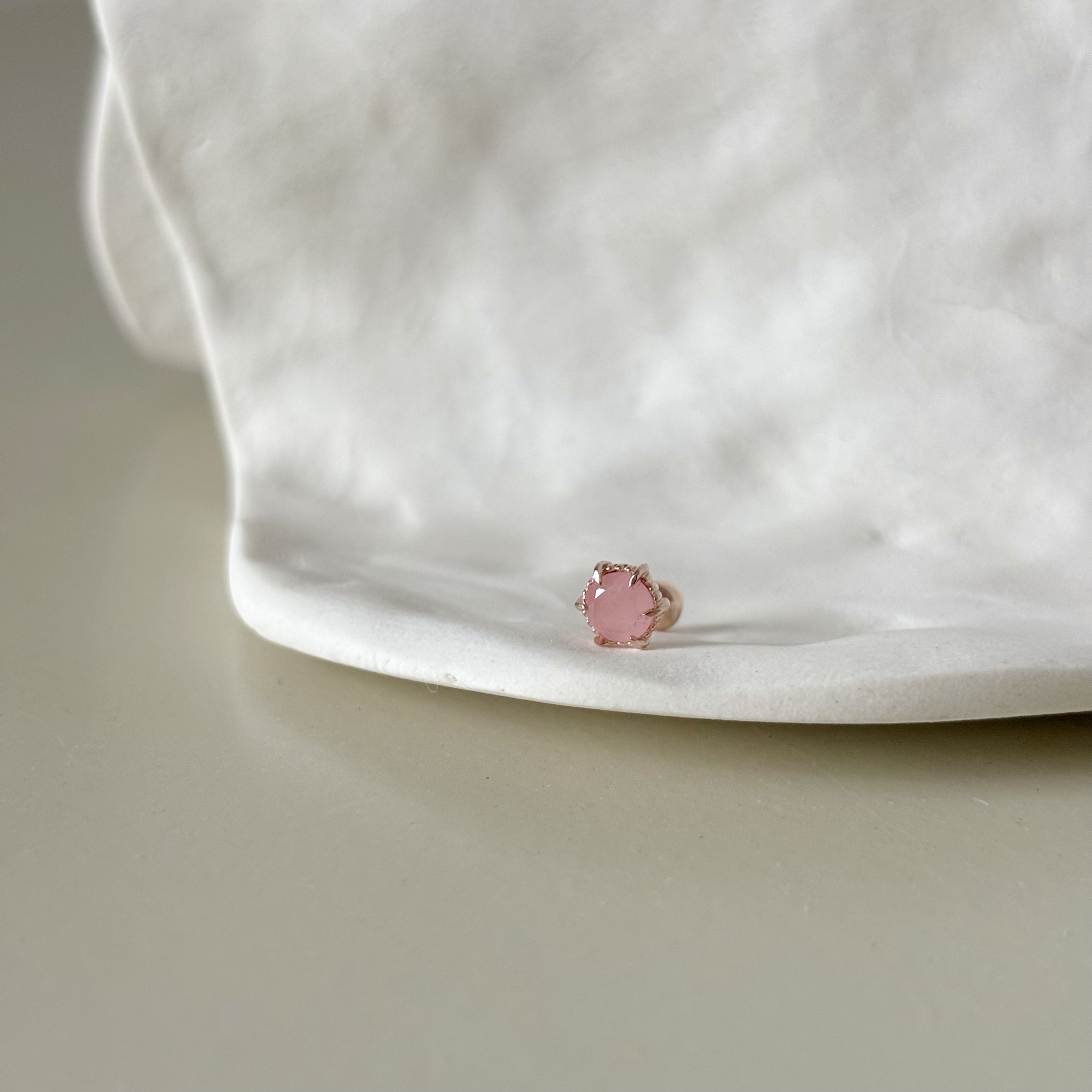 圓六爪粉紅石英轉珠耳環