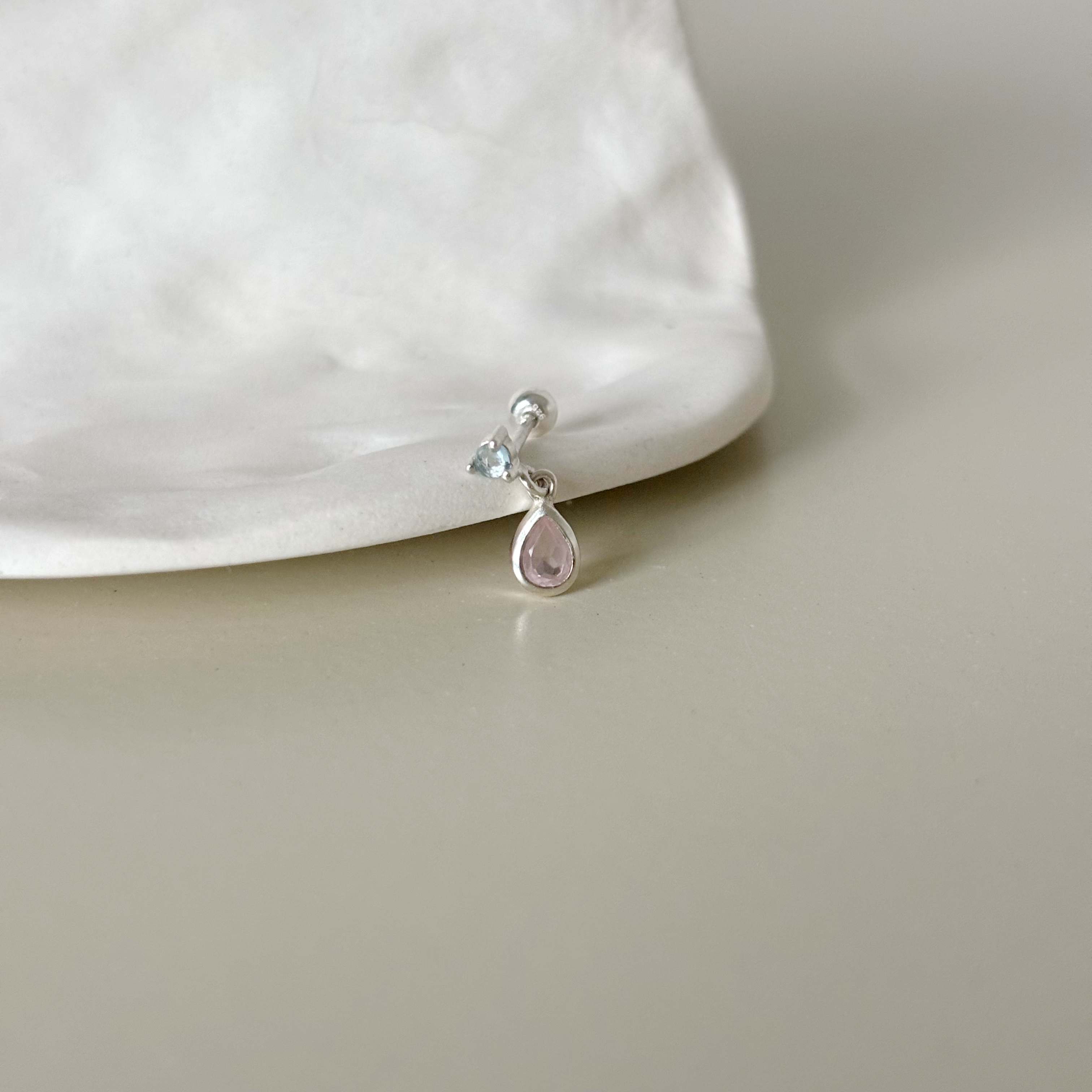 小圓托帕水滴粉晶轉珠耳環