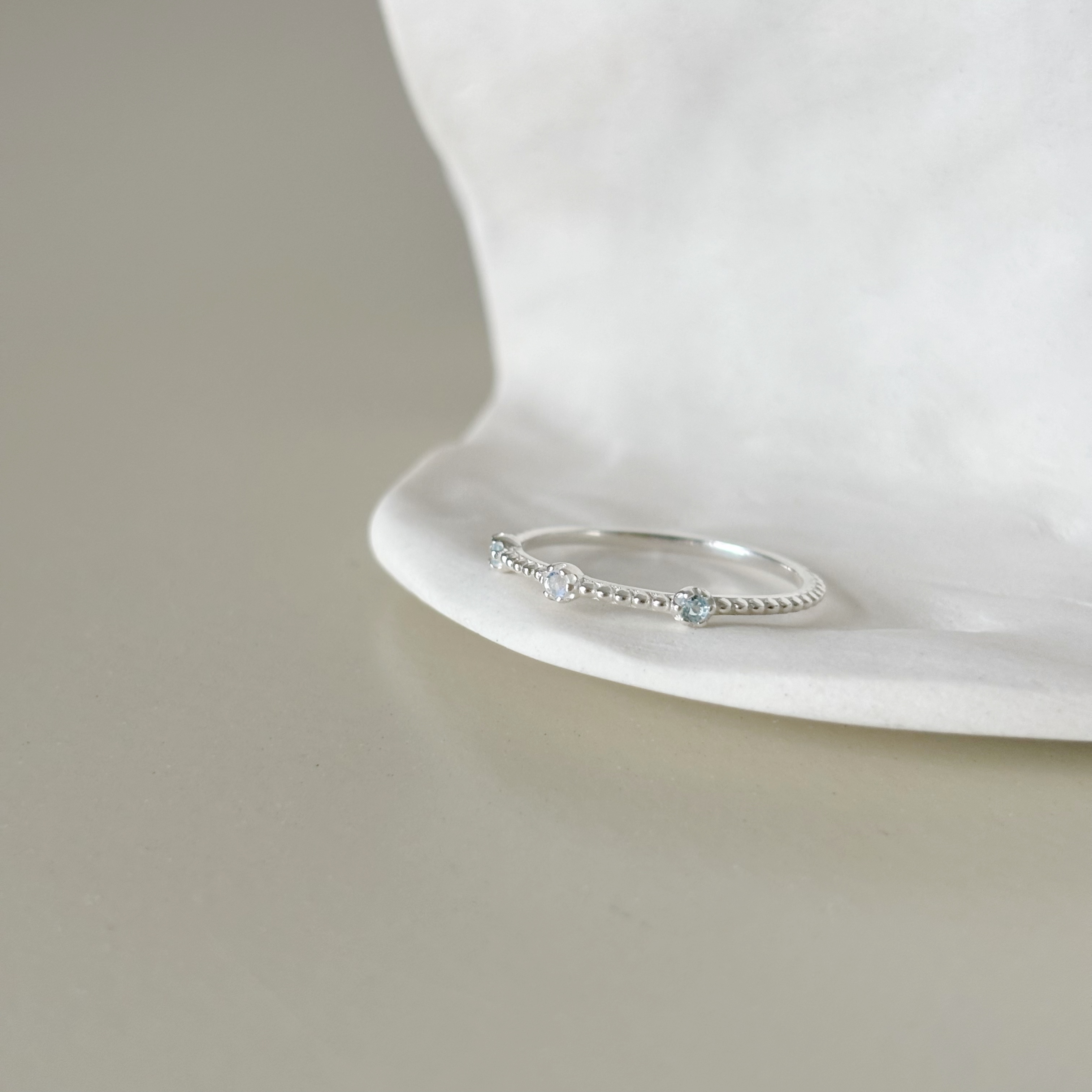 藍色系點點寶石戒指