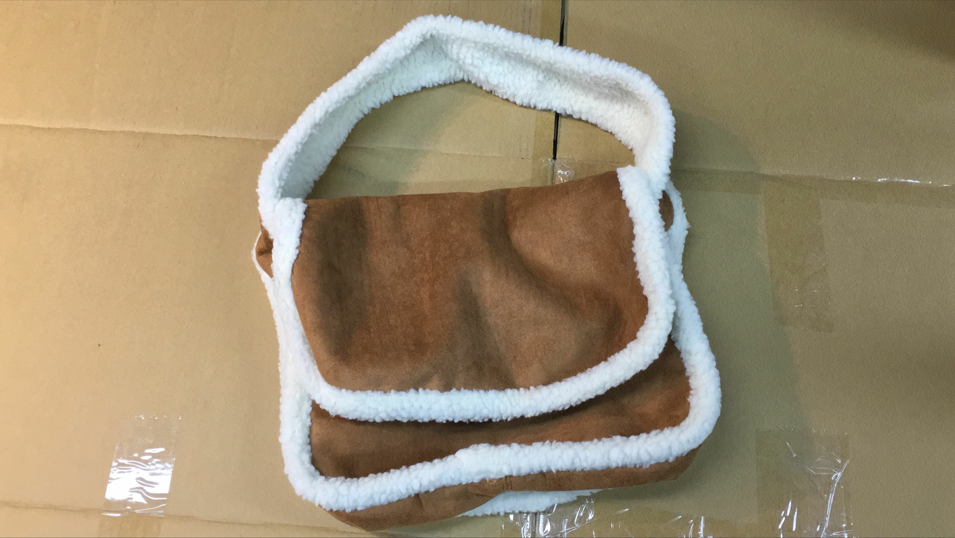 KR 毛絨粒內層側孭袋（此為清貨價貨品不設退換） (AT10 48)