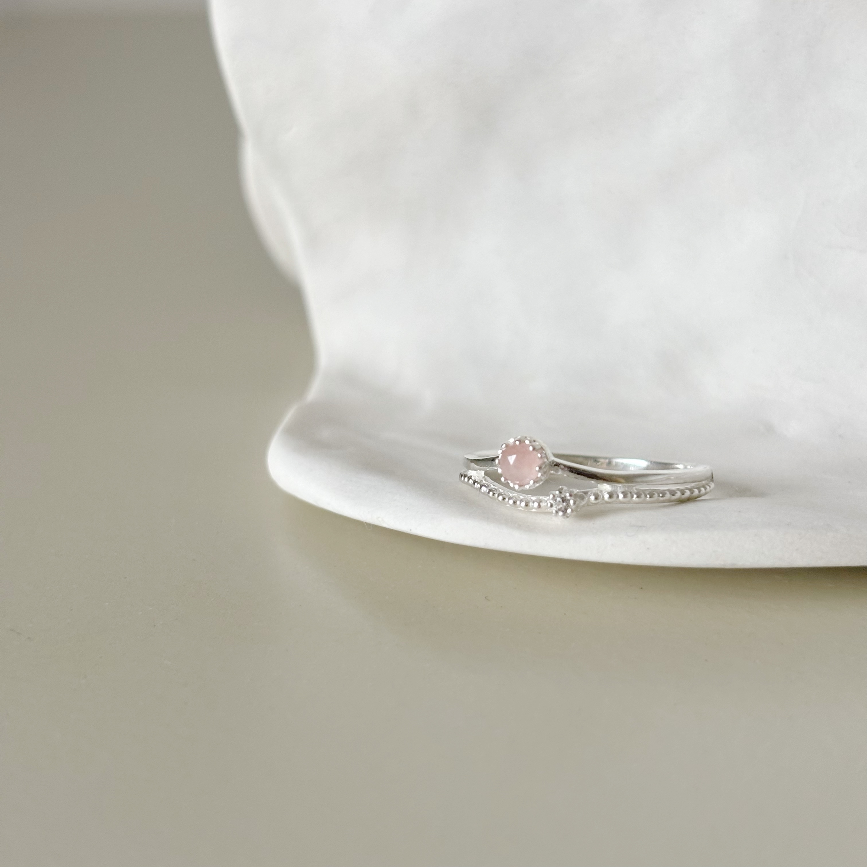 雙層不規則波浪粉紅石英戒指