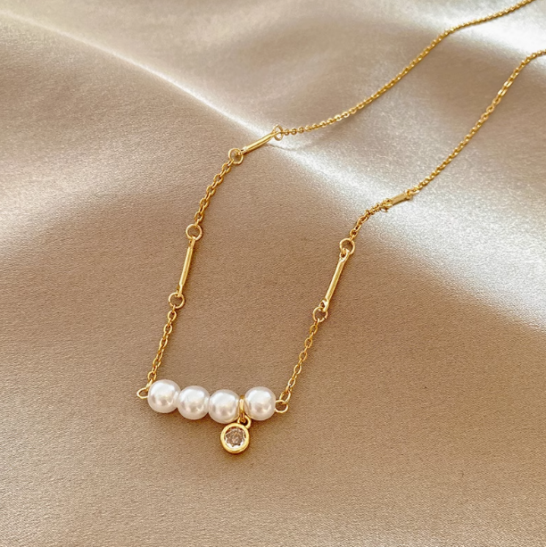 Unique Pearl Dainty Necklace