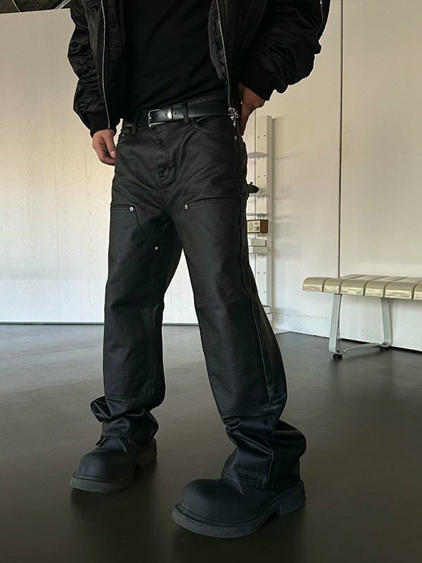 (韓國獨家特價)皮革塗層鉚釘牛仔褲