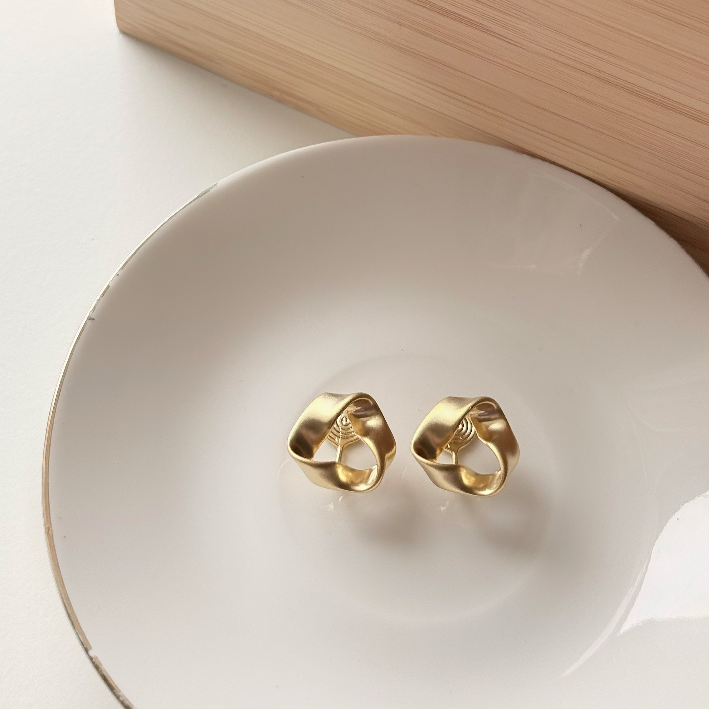 A01霧面三角耳夾