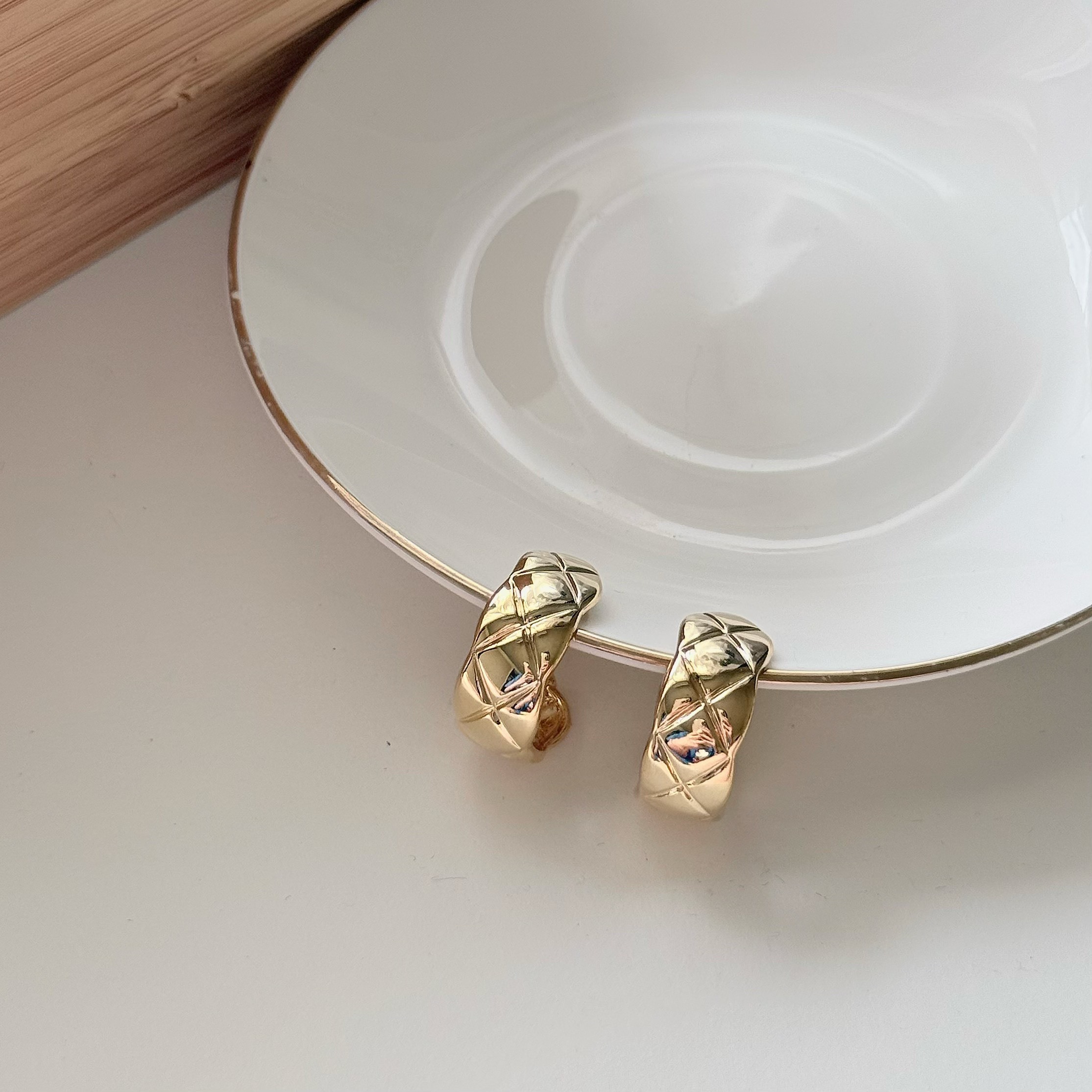 A03菱格紋C字圈耳夾