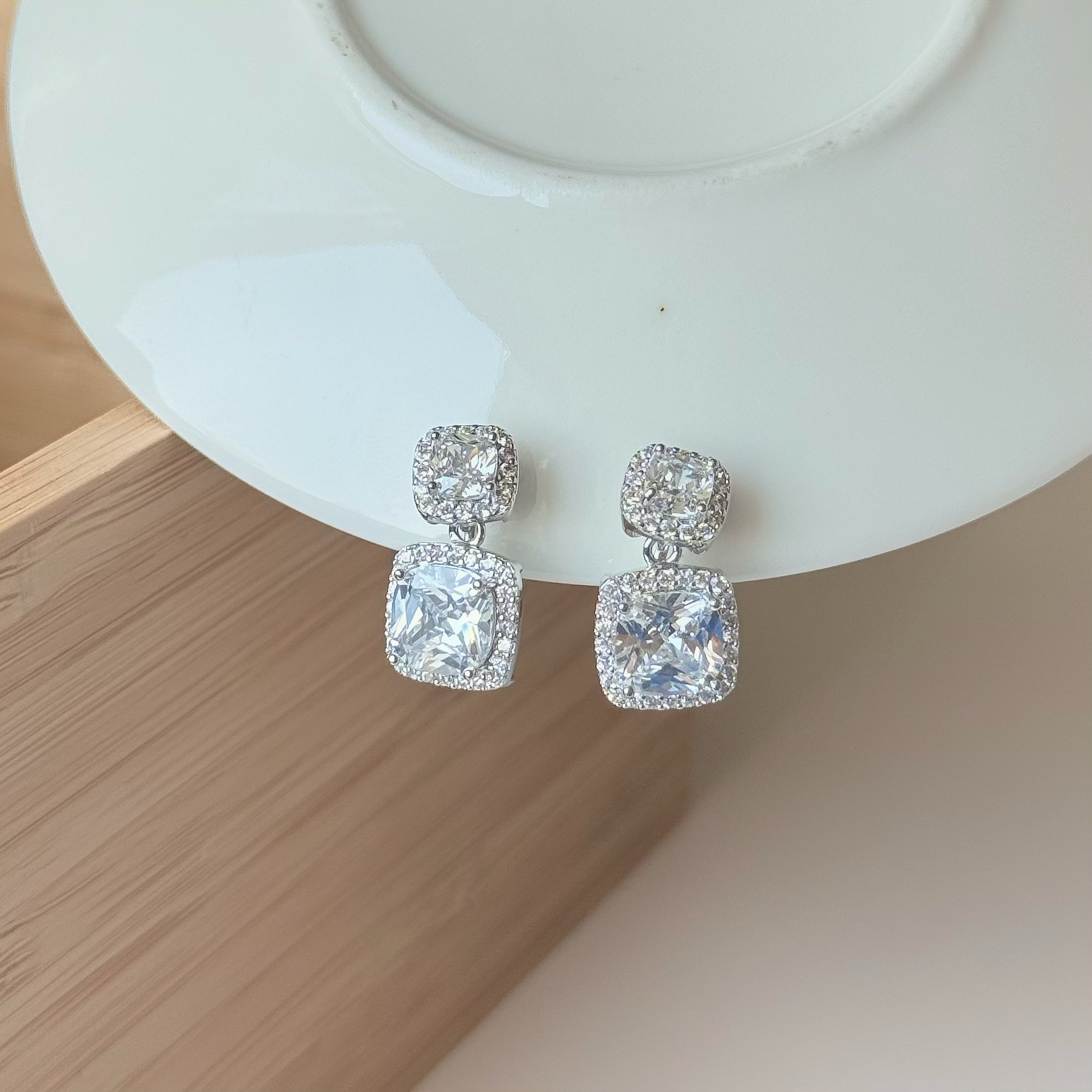 A25方形鋯石耳夾