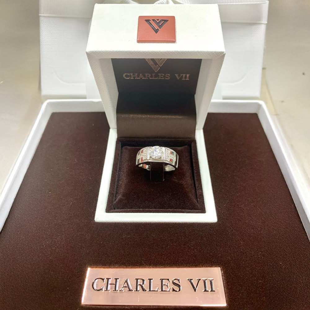 【CHARLES VII 查爾七世系列】CR7-H2 一克拉 莫桑 真鑽 男戒 聖托里尼