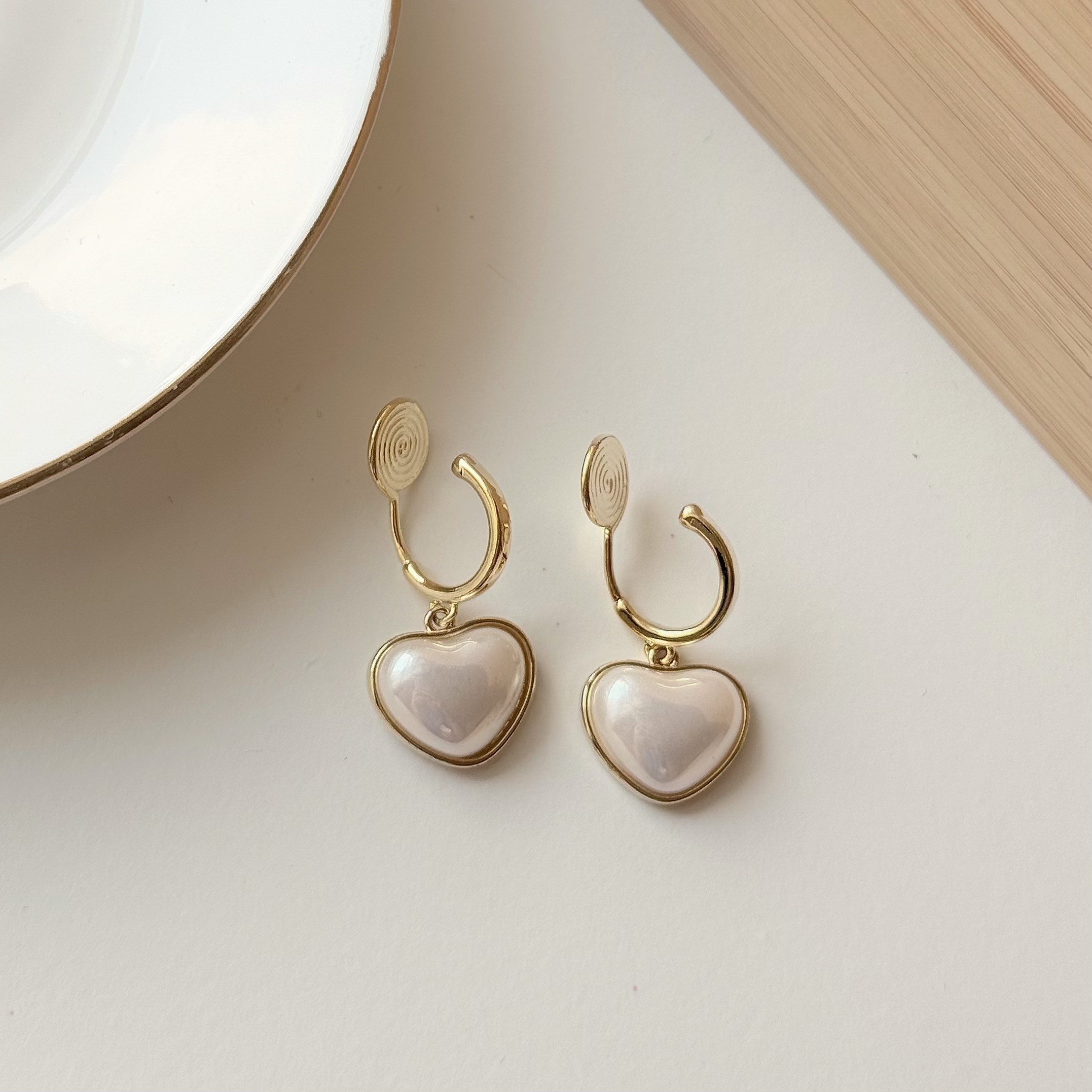 珍珠愛心垂吊耳夾