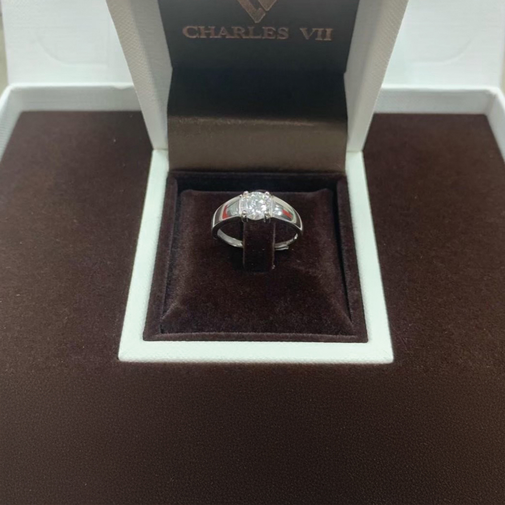 【CHARLES VII 查爾七世系列】CR7-H3 一克拉 莫桑 真鑽 男戒  米科諾斯