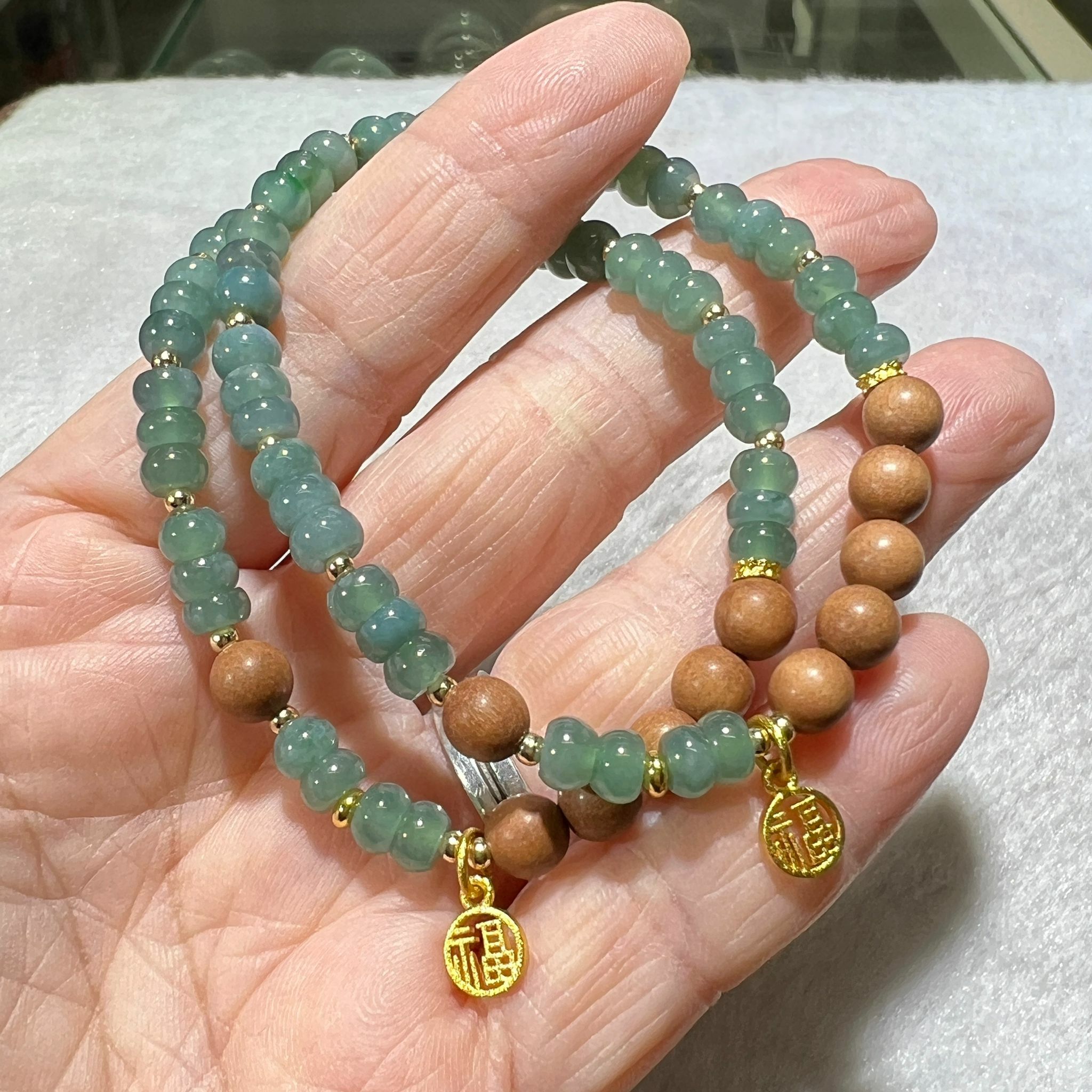 天然翡翠配老山檀手串 5mm+/-