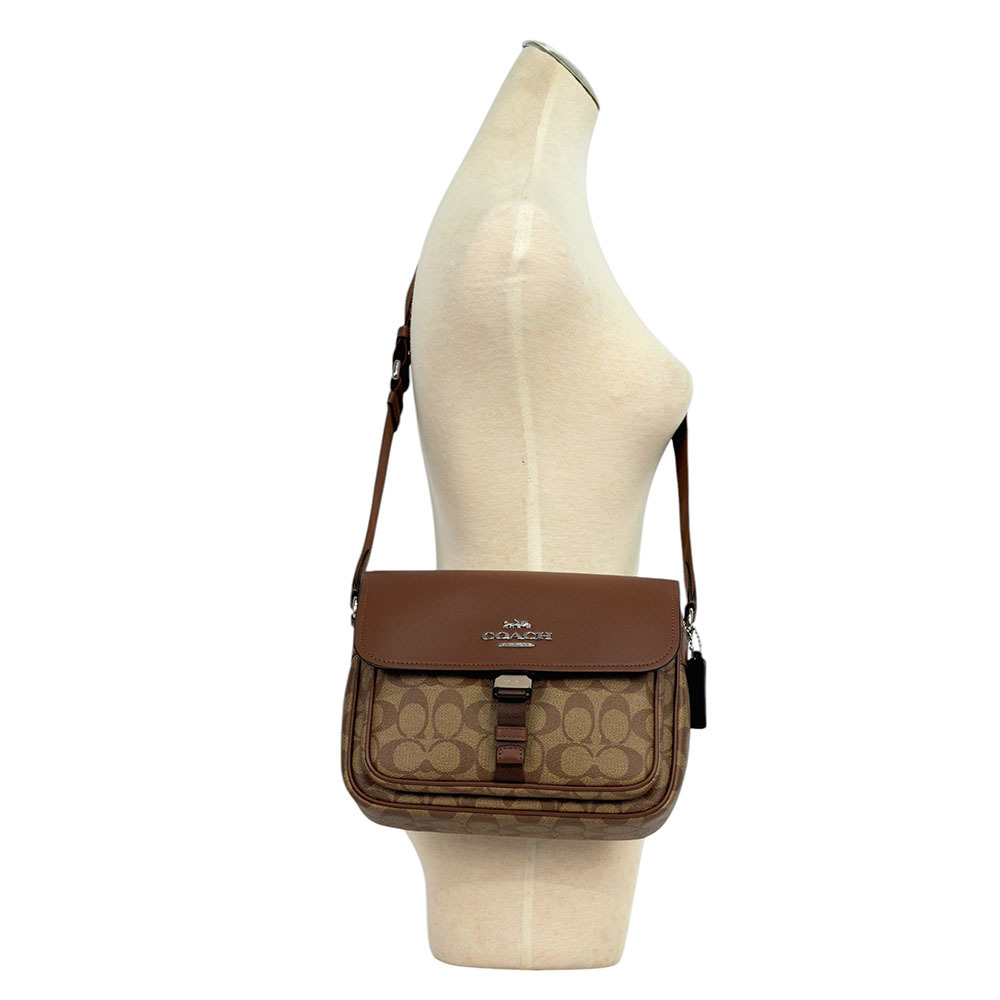 【COACH】Pace 銀字塗層帆布及牛皮釦式郵差包/斜背包(卡其/焦糖色)CR131 SVWQ3