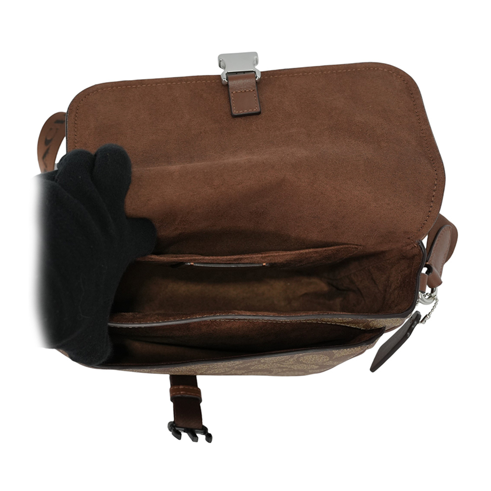 【COACH】Pace 銀字塗層帆布及牛皮釦式郵差包/斜背包(卡其/焦糖色)CR131 SVWQ3