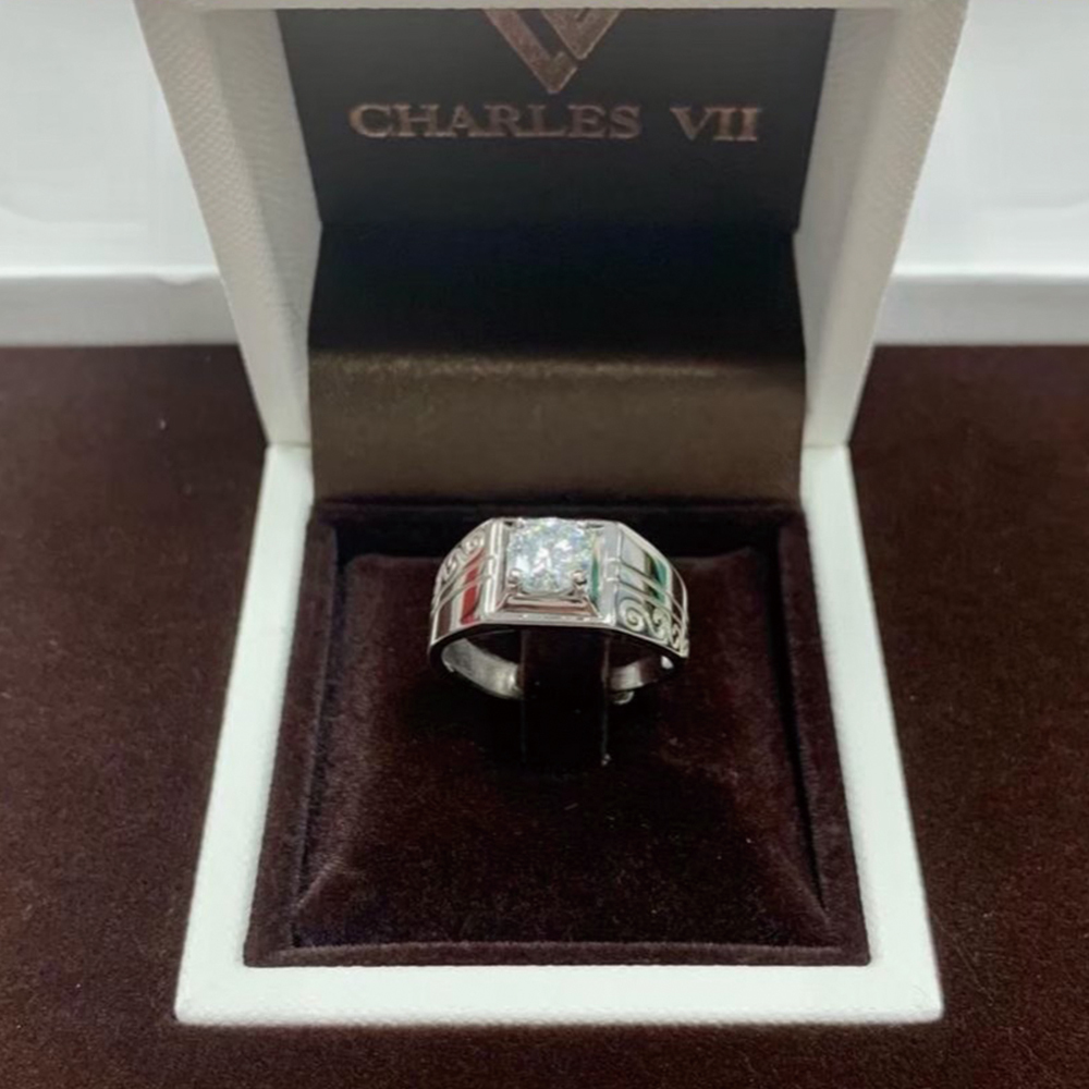 【CHARLES VII 查爾七世系列】CR7-H9 一克拉 莫桑 真鑽 男戒 克基拉市