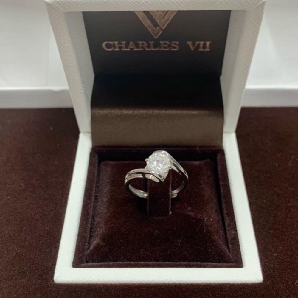 【CHARLES VII 查爾七世系列】CR7-W9  一克拉 莫桑 真鑽 女戒 天使之吻