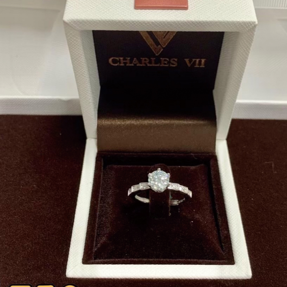 【CHARLES VII 查爾七世系列】CR7-W8  一克拉 莫桑 真鑽 女戒 交相輝映