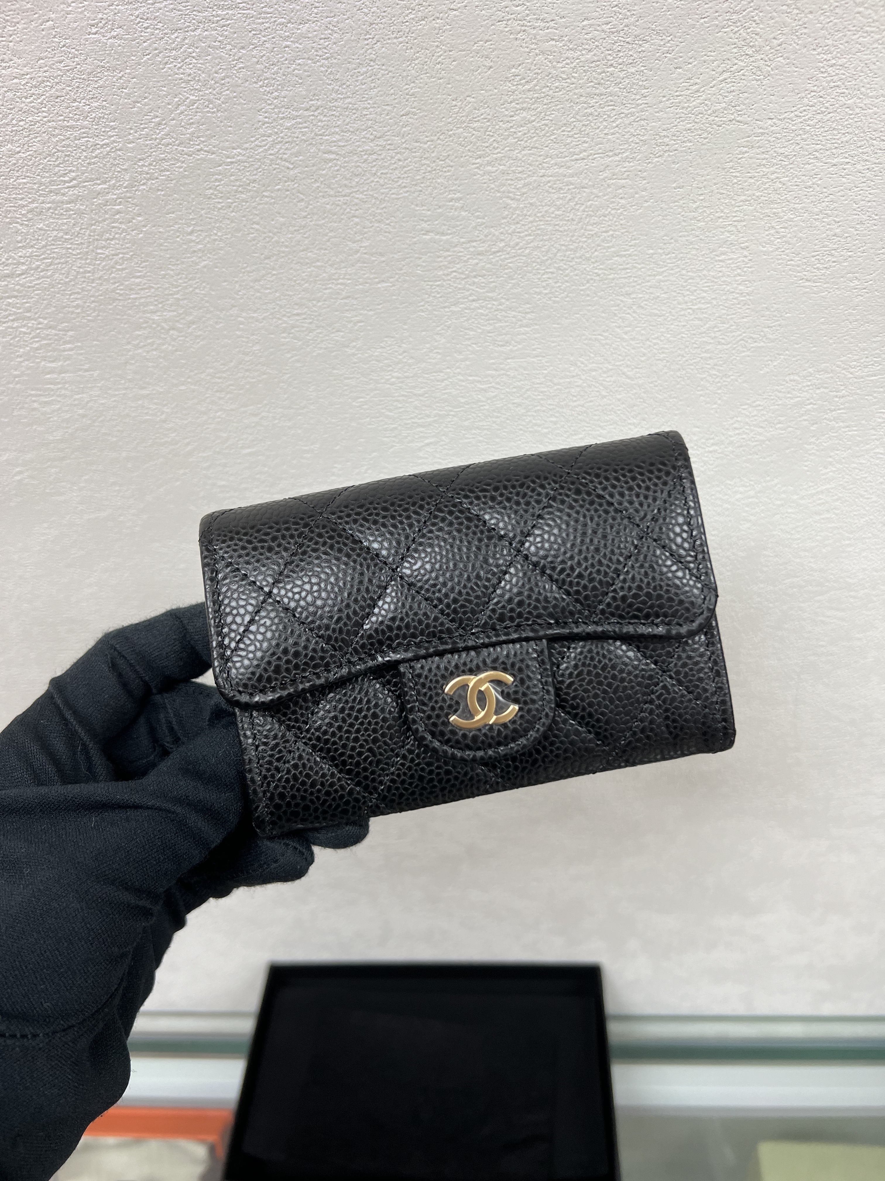 *Unused* Chanel classic flap card holder (black caviar GHW)