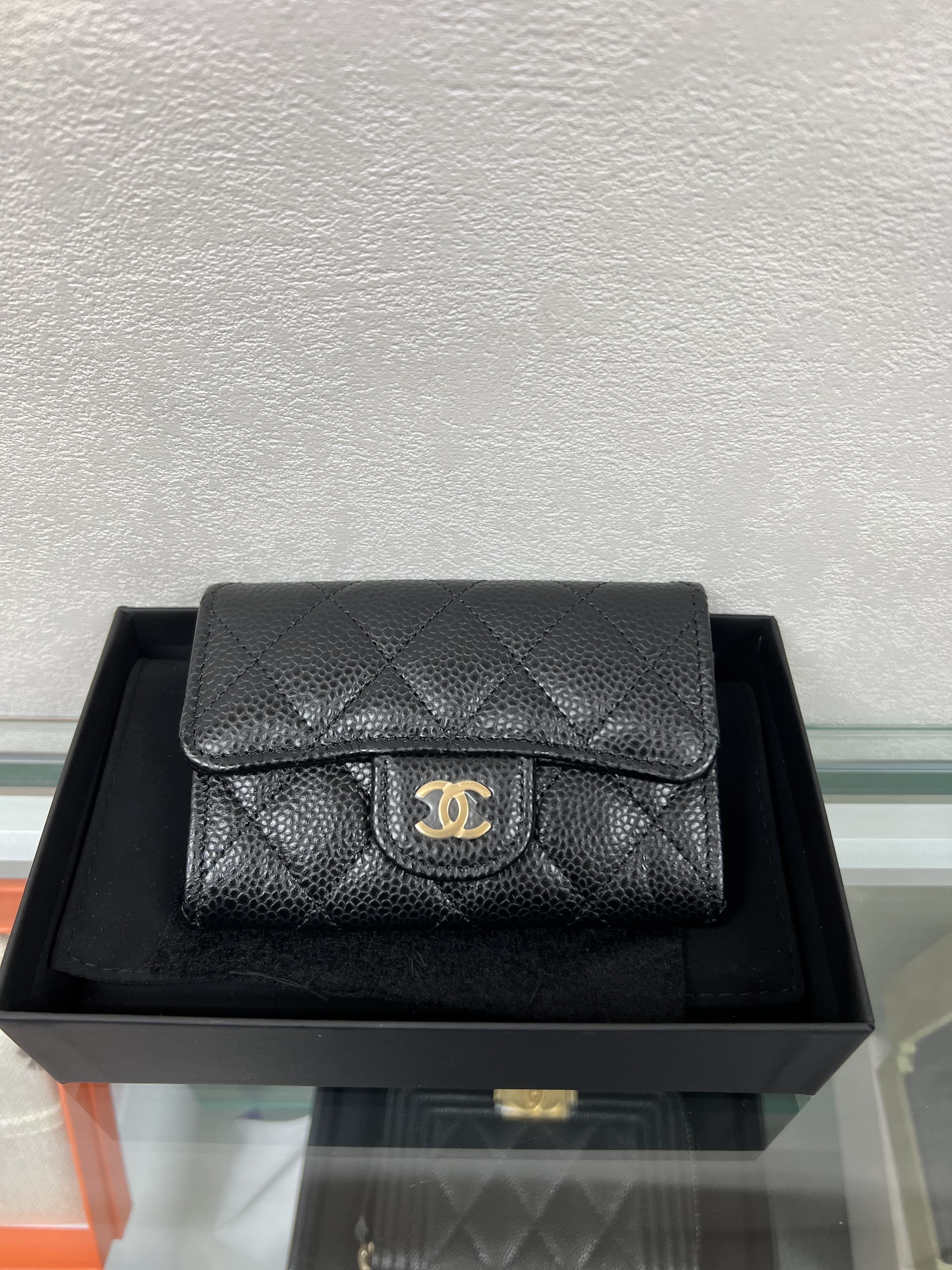 *Unused* Chanel classic flap card holder (black caviar GHW)