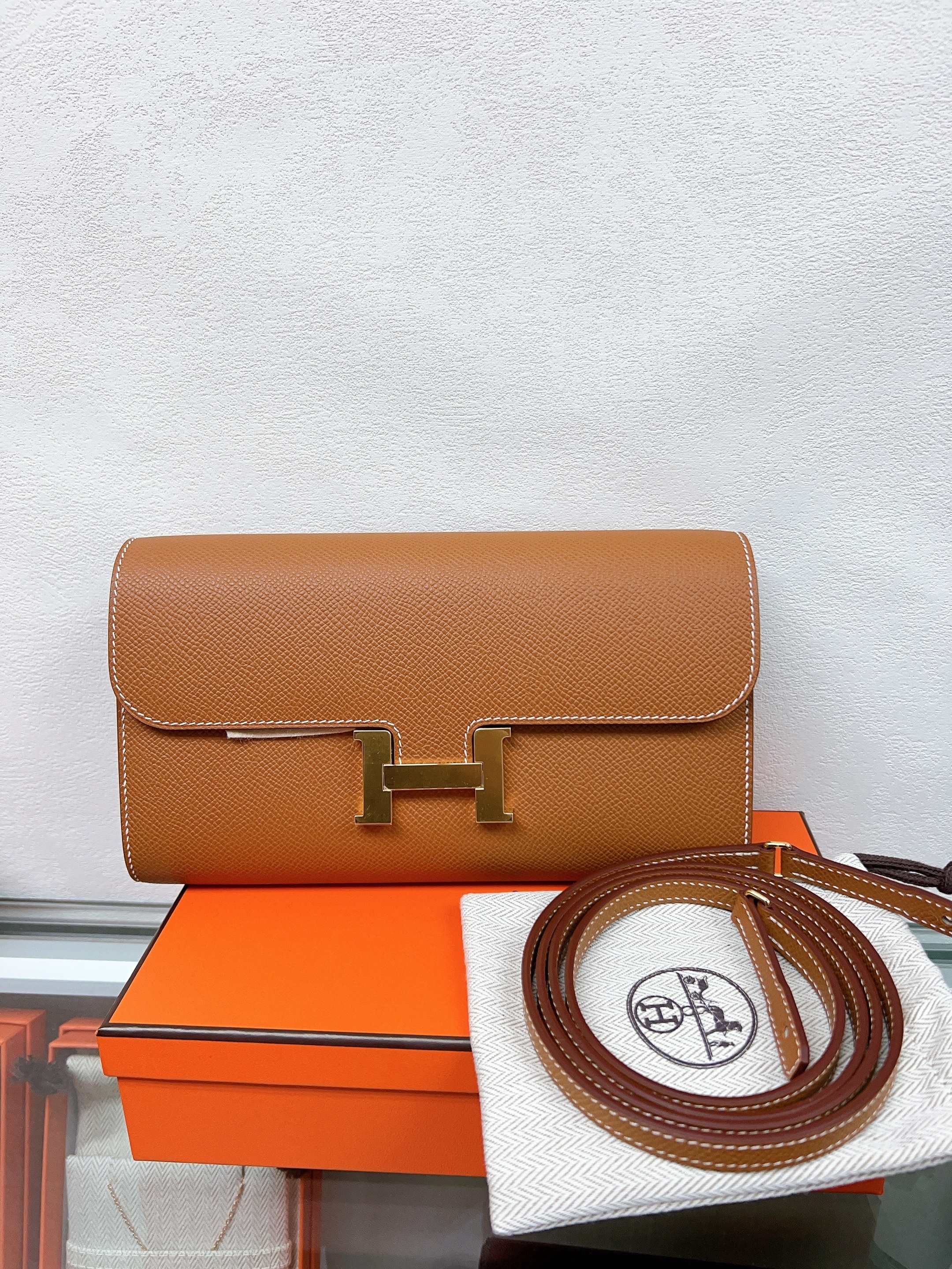 *Brand New* Hermes constance to go wallet (gold GHW stamp w)