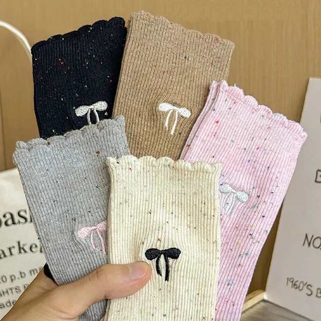 蝴蝶結刺繡彩色點點 (中筒襪)-一雙 現貨