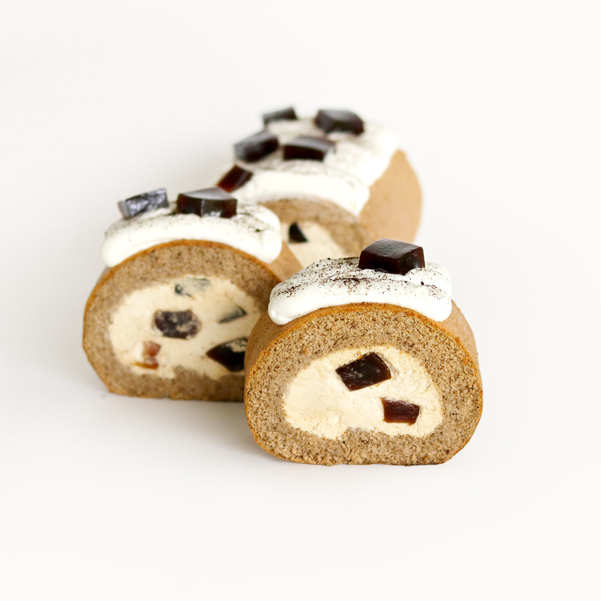 台茶紅玉佐黑糖凍奶蓋生乳捲