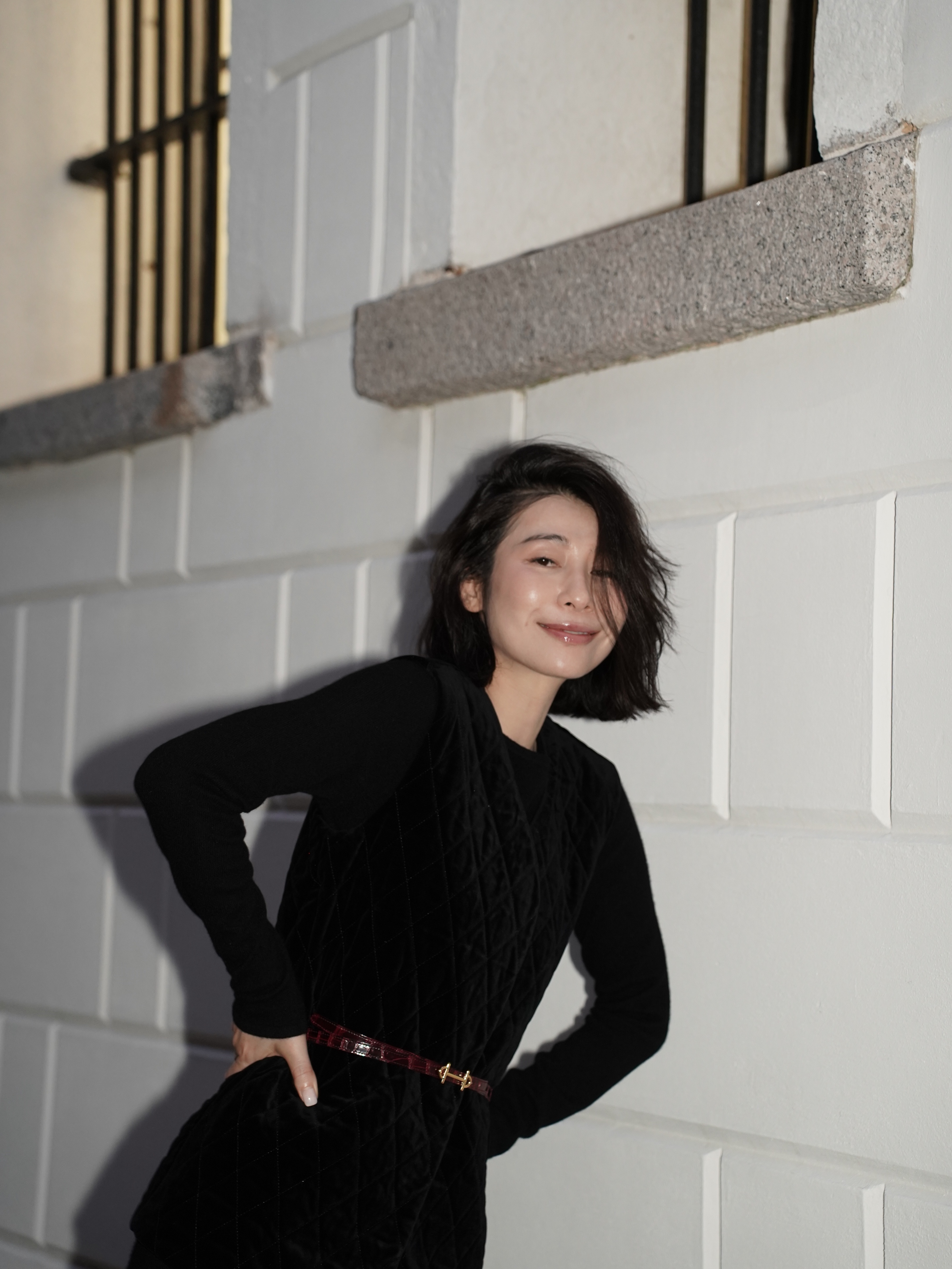 HANAA 初秋新款純羊絨黑色修身中長款圓領長袖連衣裙