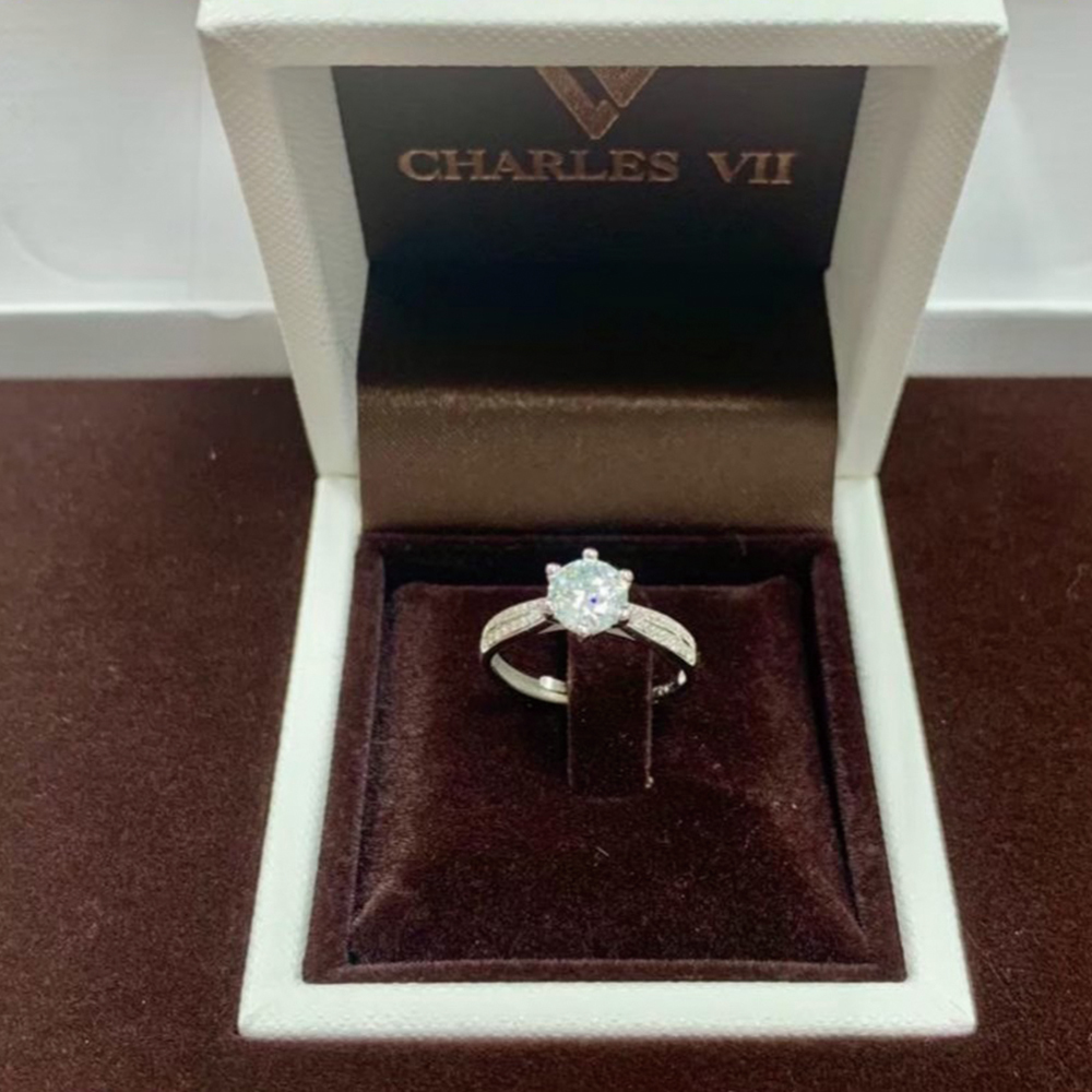 【CHARLES VII 查爾七世系列】CR7-W5  一克拉 莫桑 真鑽 女戒 星空皇后