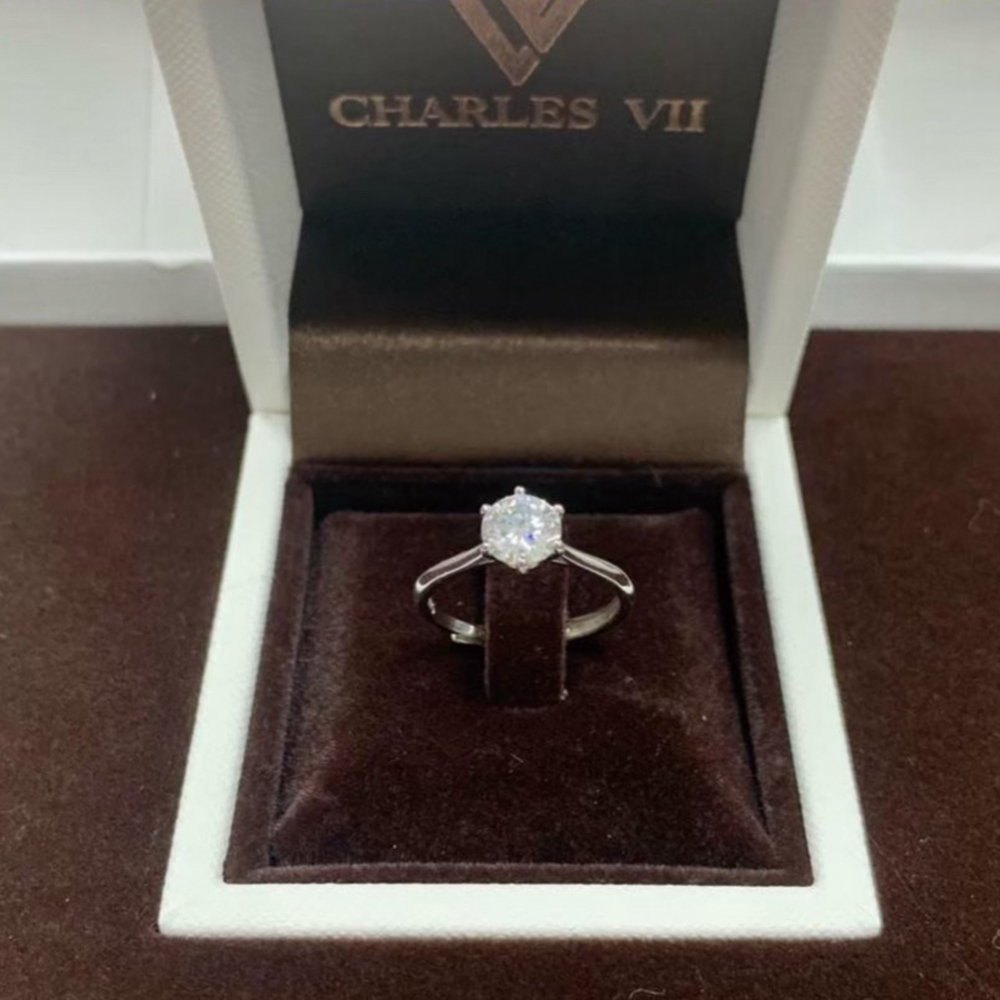 【CHARLES VII 查爾七世系列】CR7-W4  一克拉 莫桑 真鑽 女戒 经典永恒