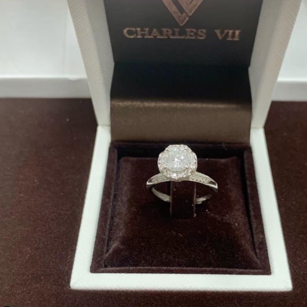 【CHARLES VII 查爾七世系列】CR7-W26  一克拉 莫桑 真鑽 女戒 愛心捧花